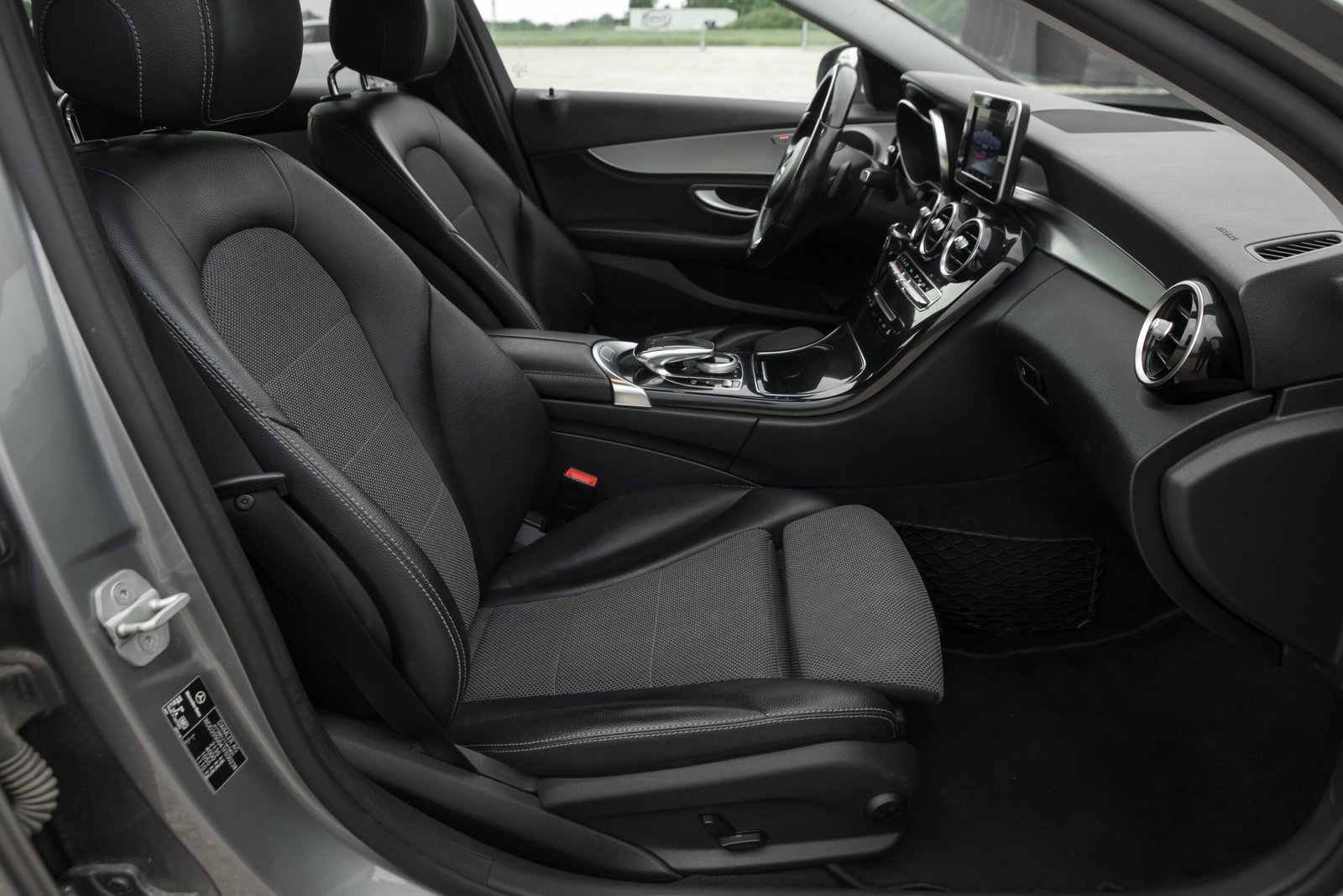 MERSEDES BENZ C220 2.0D SEDAN full