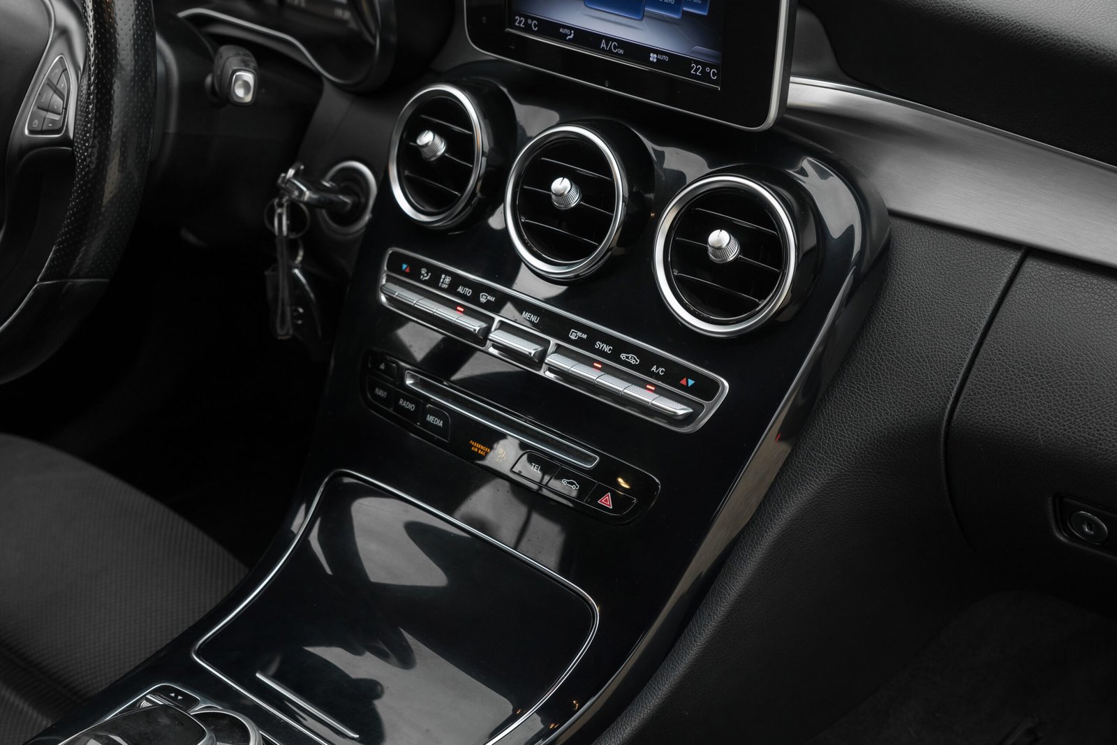 MERSEDES BENZ C220 2.0D SEDAN full