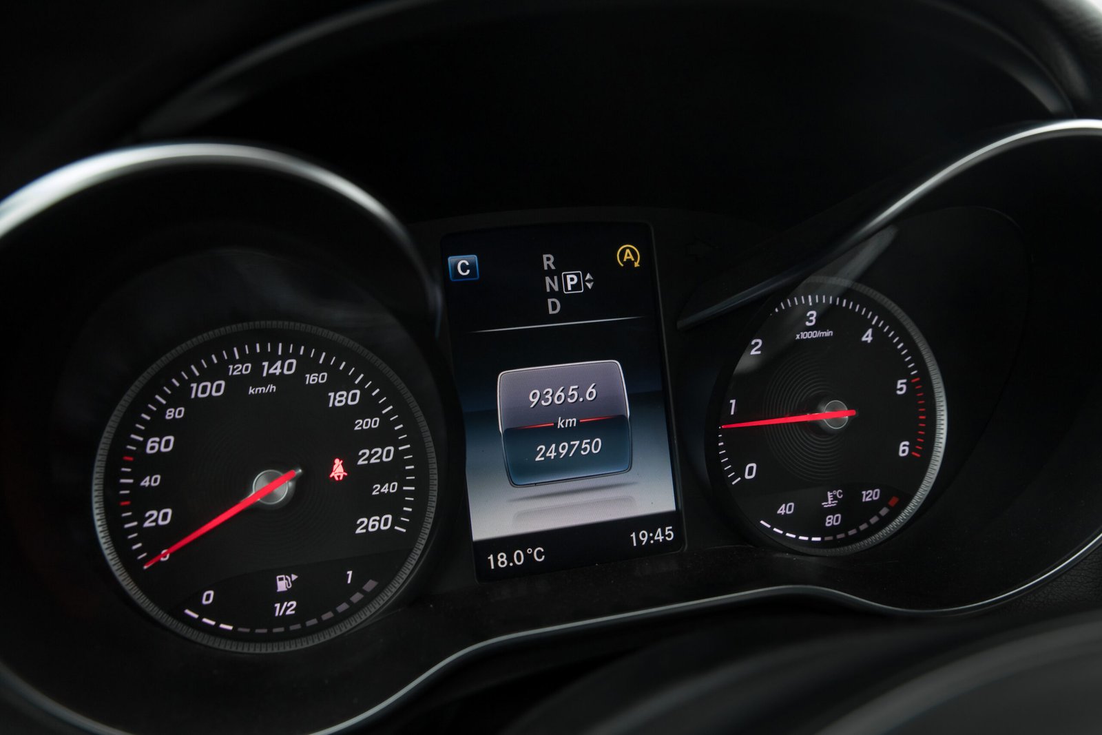 MERSEDES BENZ C220 2.0D SEDAN full