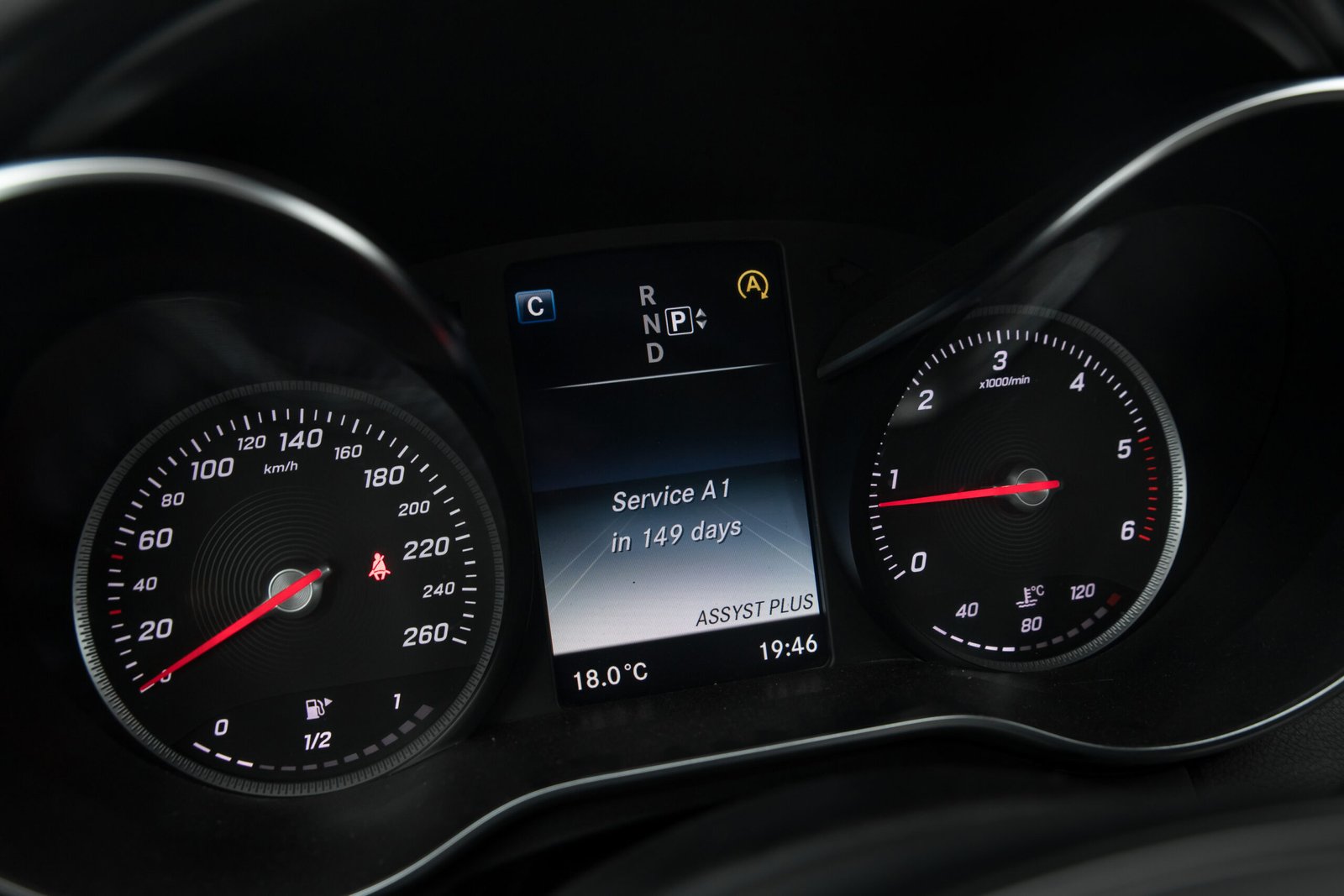 MERSEDES BENZ C220 2.0D SEDAN full