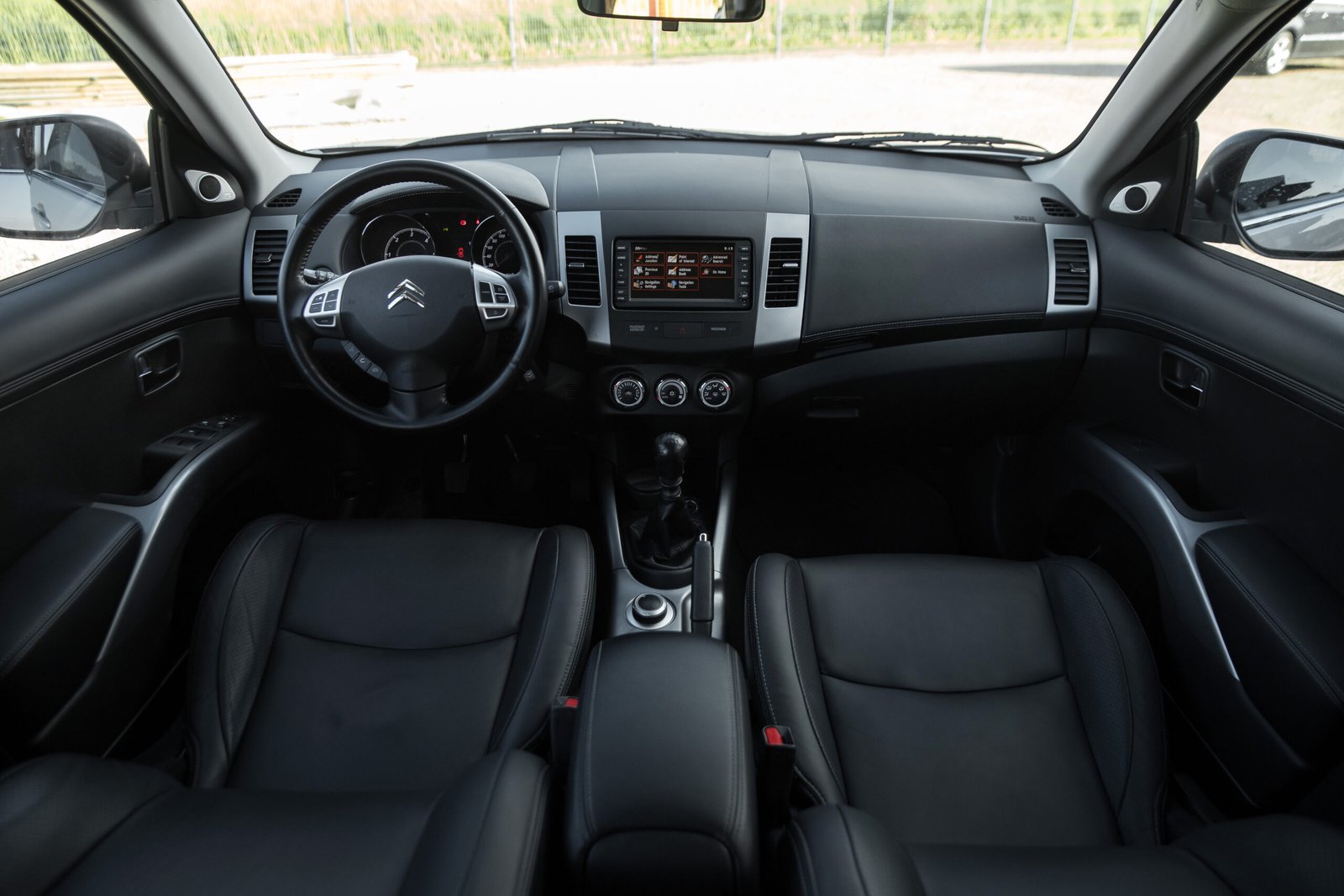 
								CITROEN C-CROSSER 2.2D 4×4 FULL OPTIONS full									