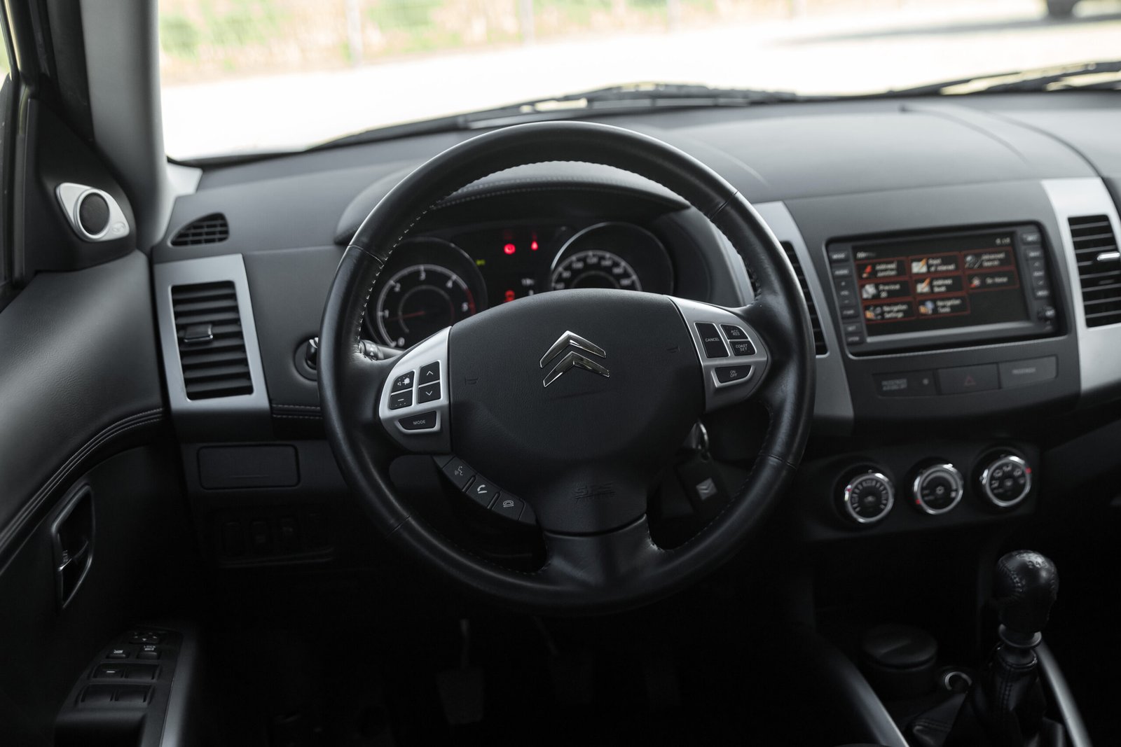 
								CITROEN C-CROSSER 2.2D 4×4 FULL OPTIONS full									