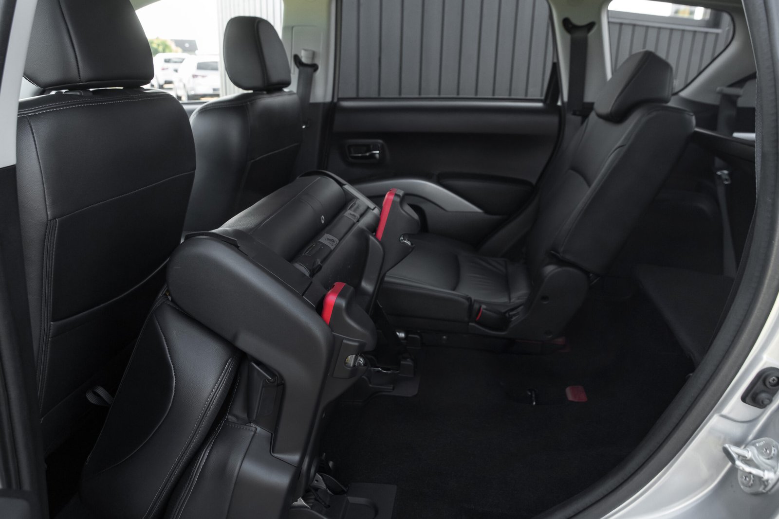 
								CITROEN C-CROSSER 2.2D 4×4 FULL OPTIONS full									