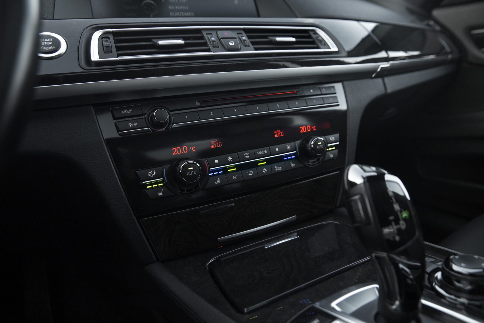 
								BMW 740D 225KW 3.0D 40D M-SPORTPAKET FULL OPTIONS full									