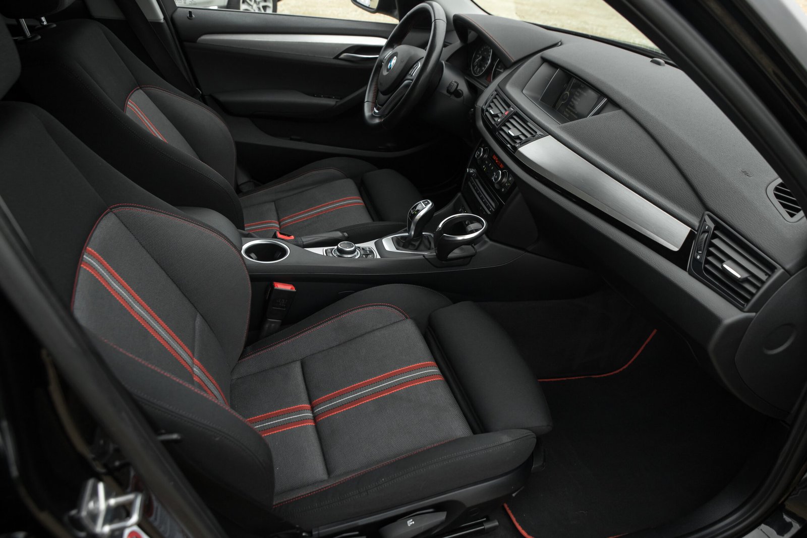
								BMW X1 SPORTPAKET 2.0D 135KW X-DRIVE AUTOMĀTS full									