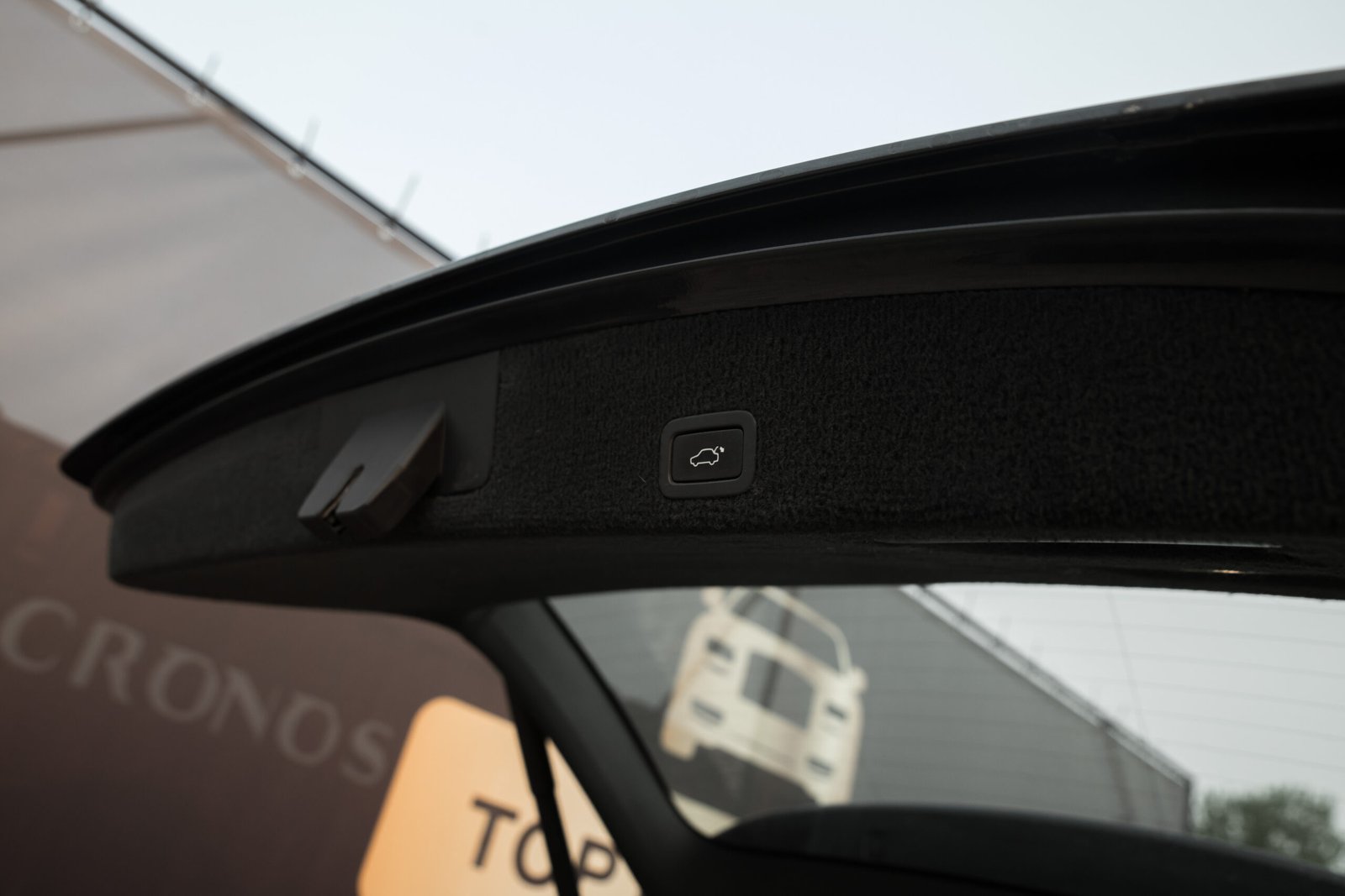 
								VOLVO XC60 2.4D5 MOMENTUM full									