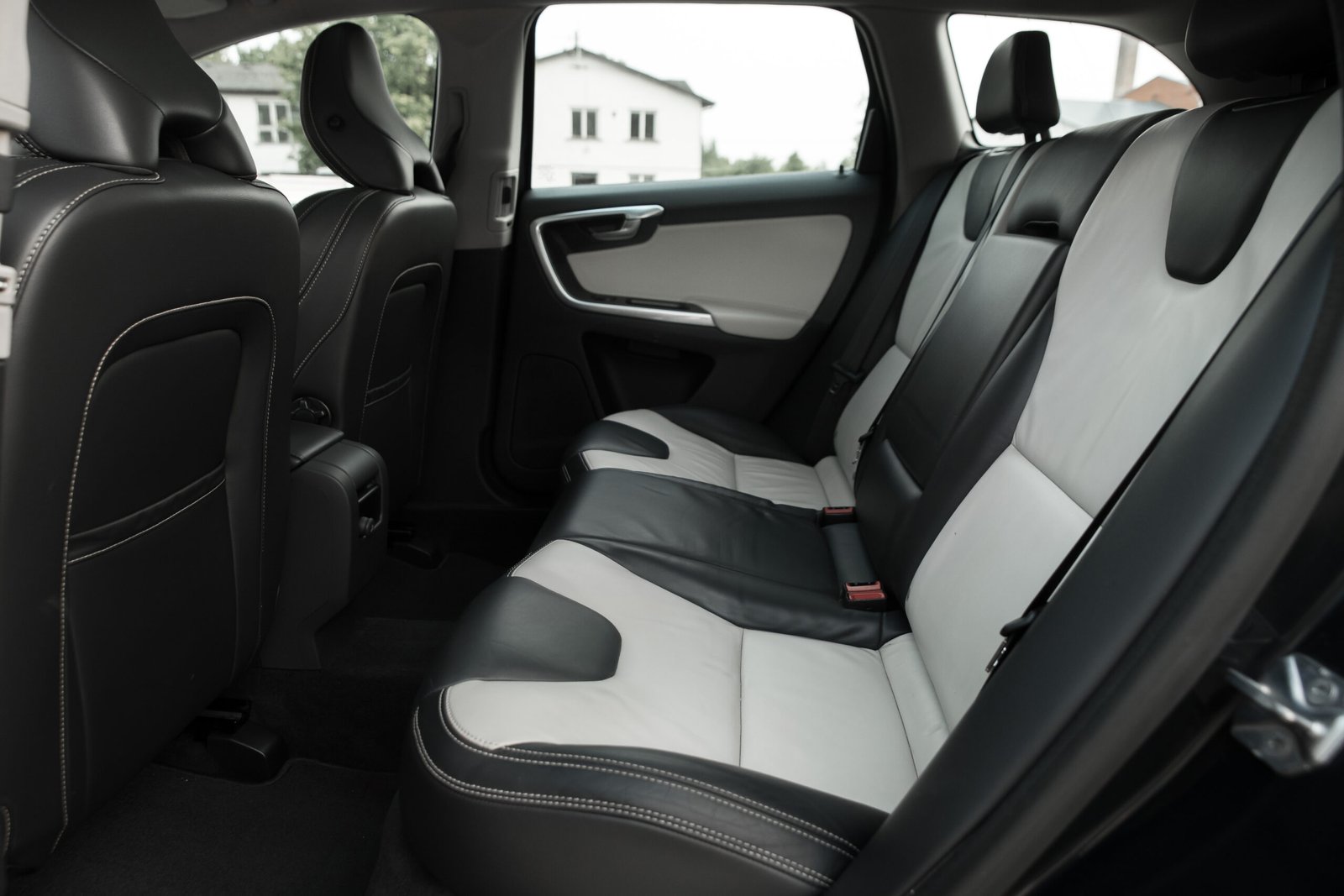 
								VOLVO XC60 2.4D5 MOMENTUM full									