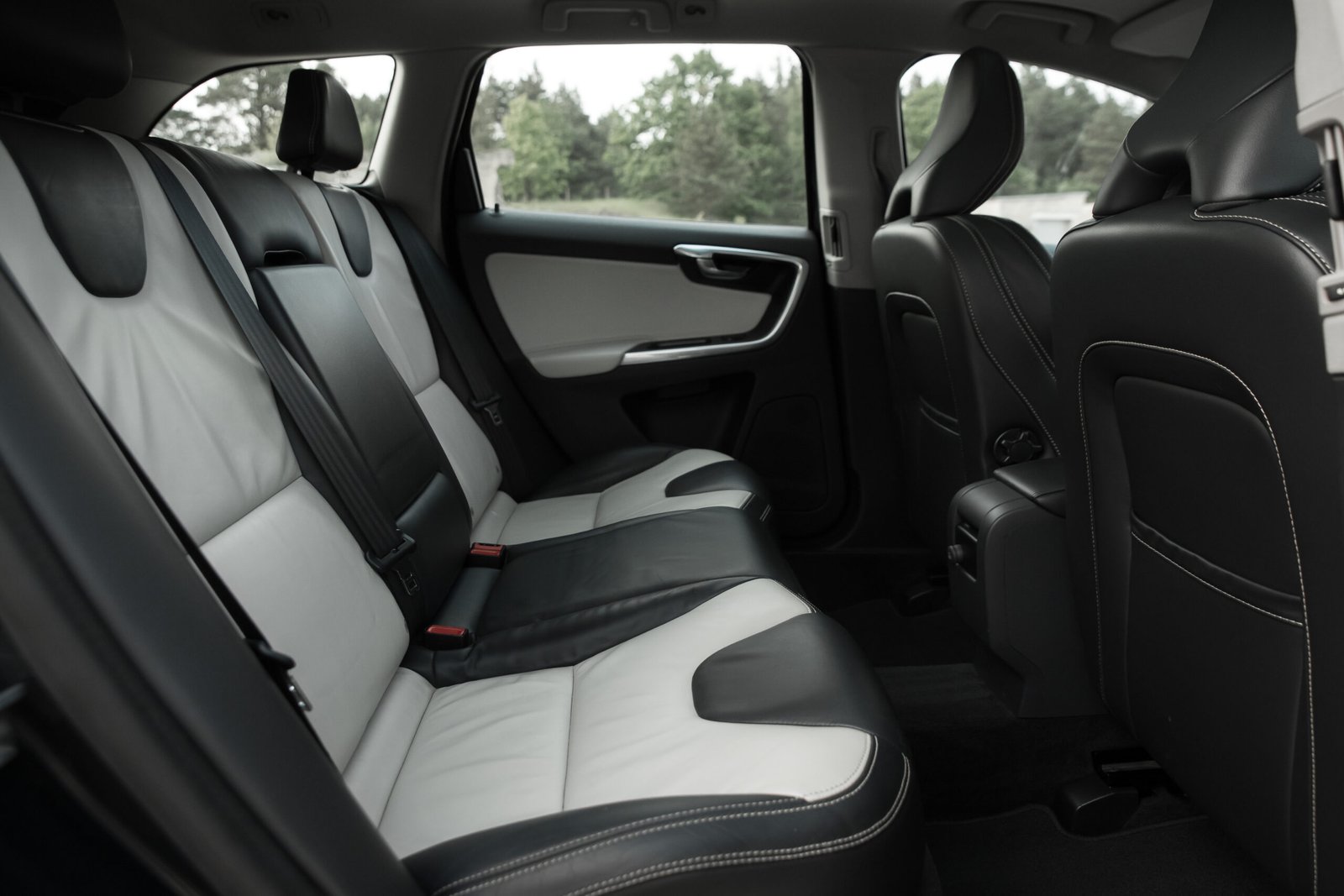 
								VOLVO XC60 2.4D5 MOMENTUM full									