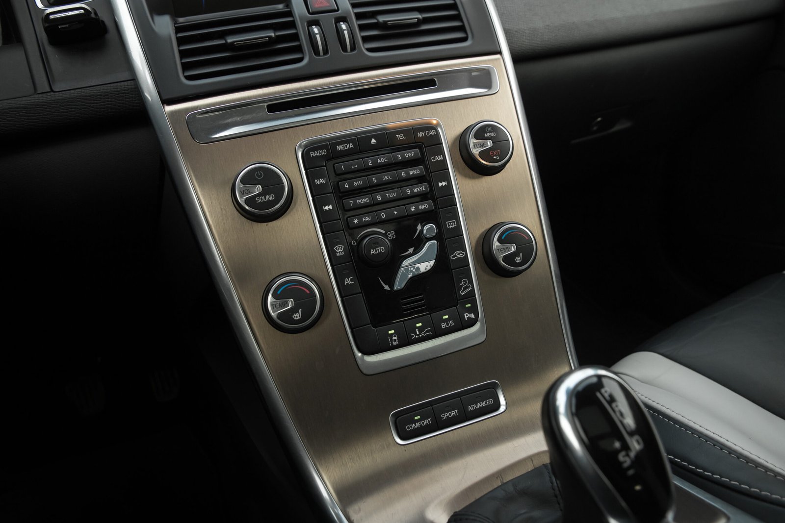 
								VOLVO XC60 2.4D5 MOMENTUM full									