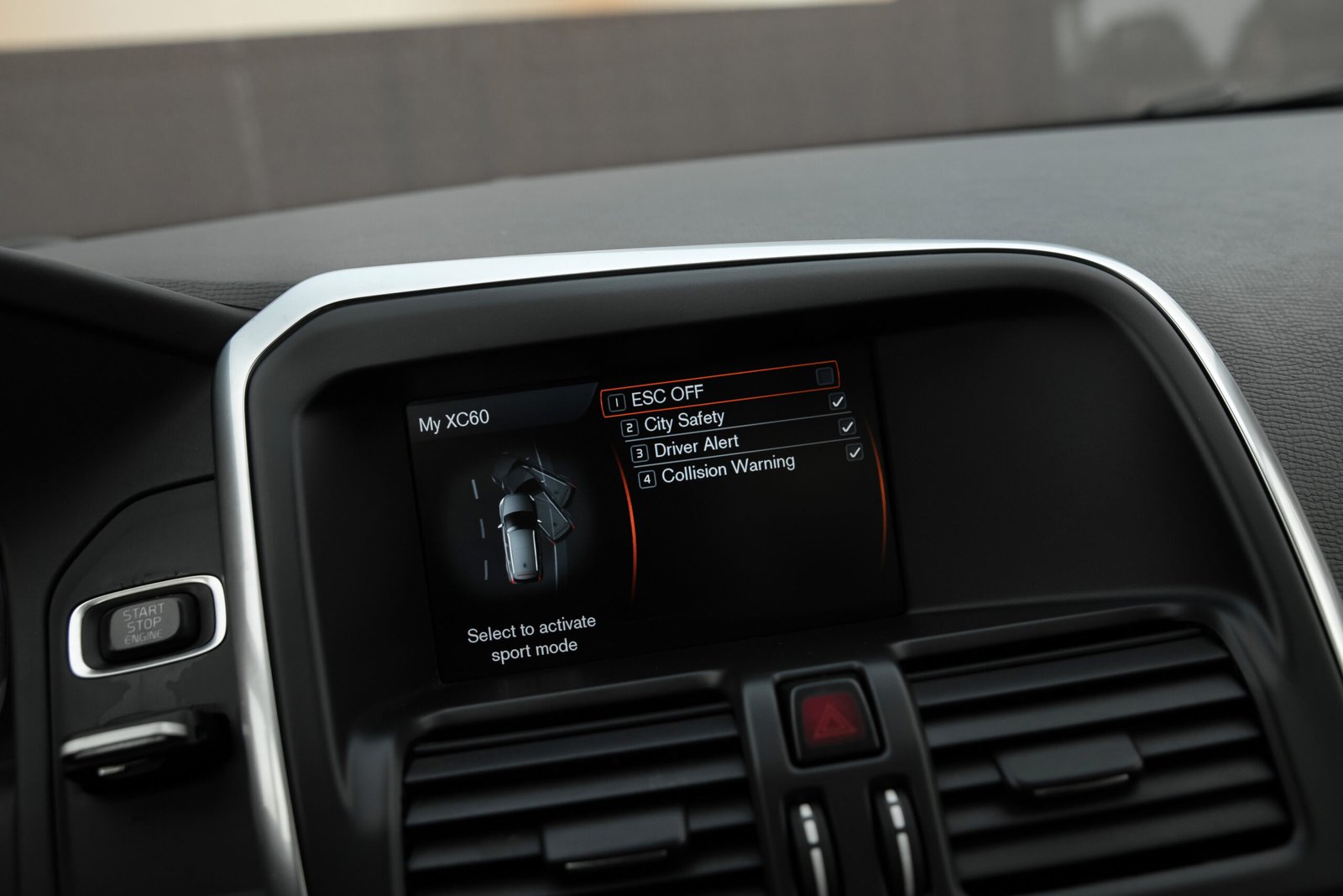 
								VOLVO XC60 2.4D5 MOMENTUM full									