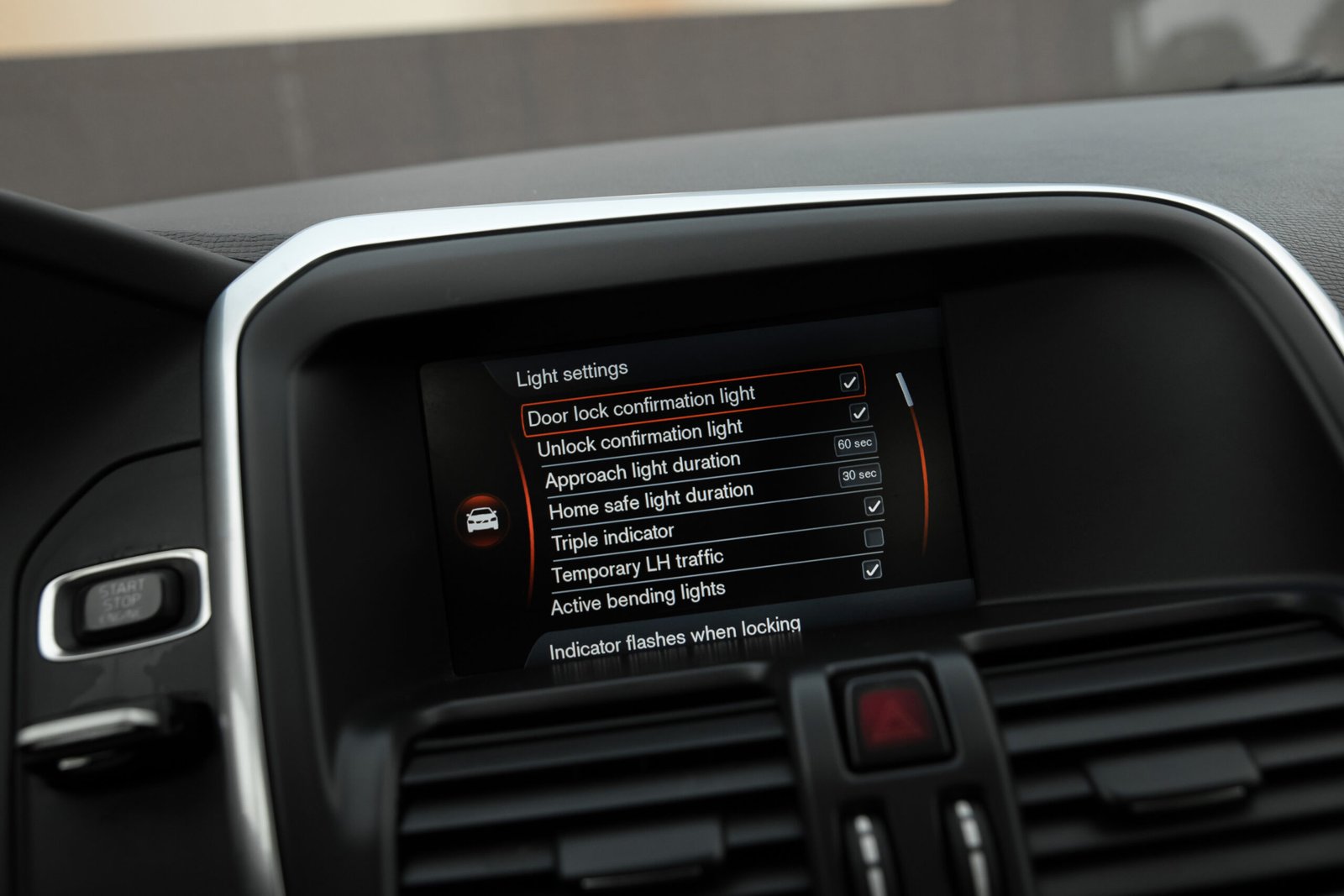 
								VOLVO XC60 2.4D5 MOMENTUM full									