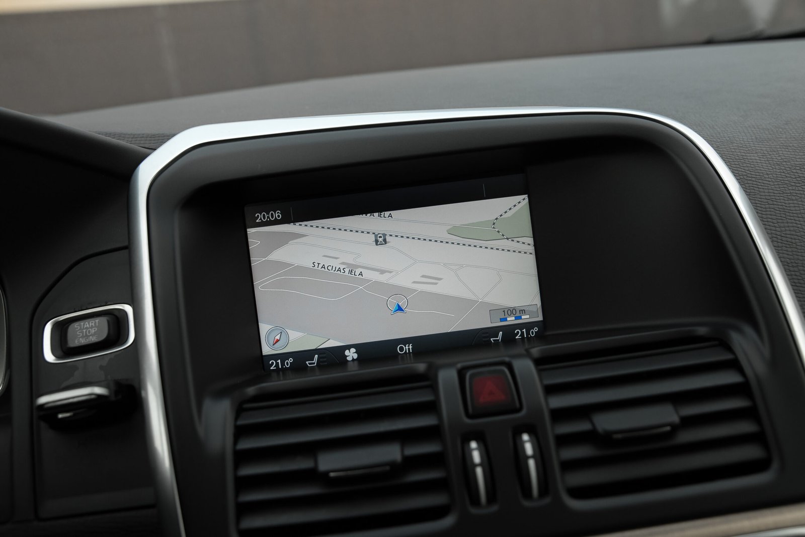 
								VOLVO XC60 2.4D5 MOMENTUM full									