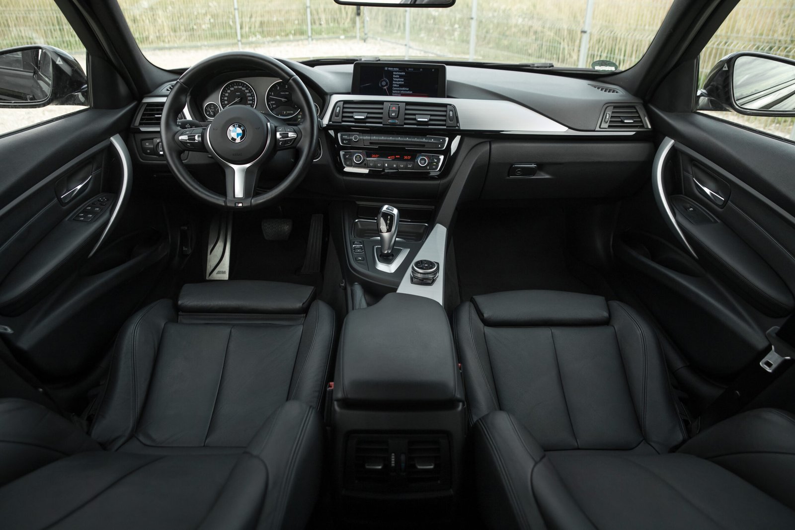 BMW F30 330D 190KW  M-SPORTPAKET full