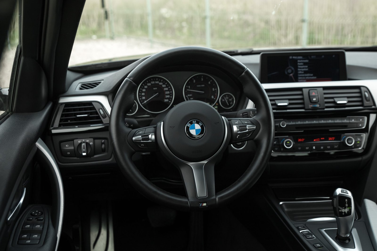 BMW F30 330D 190KW  M-SPORTPAKET full