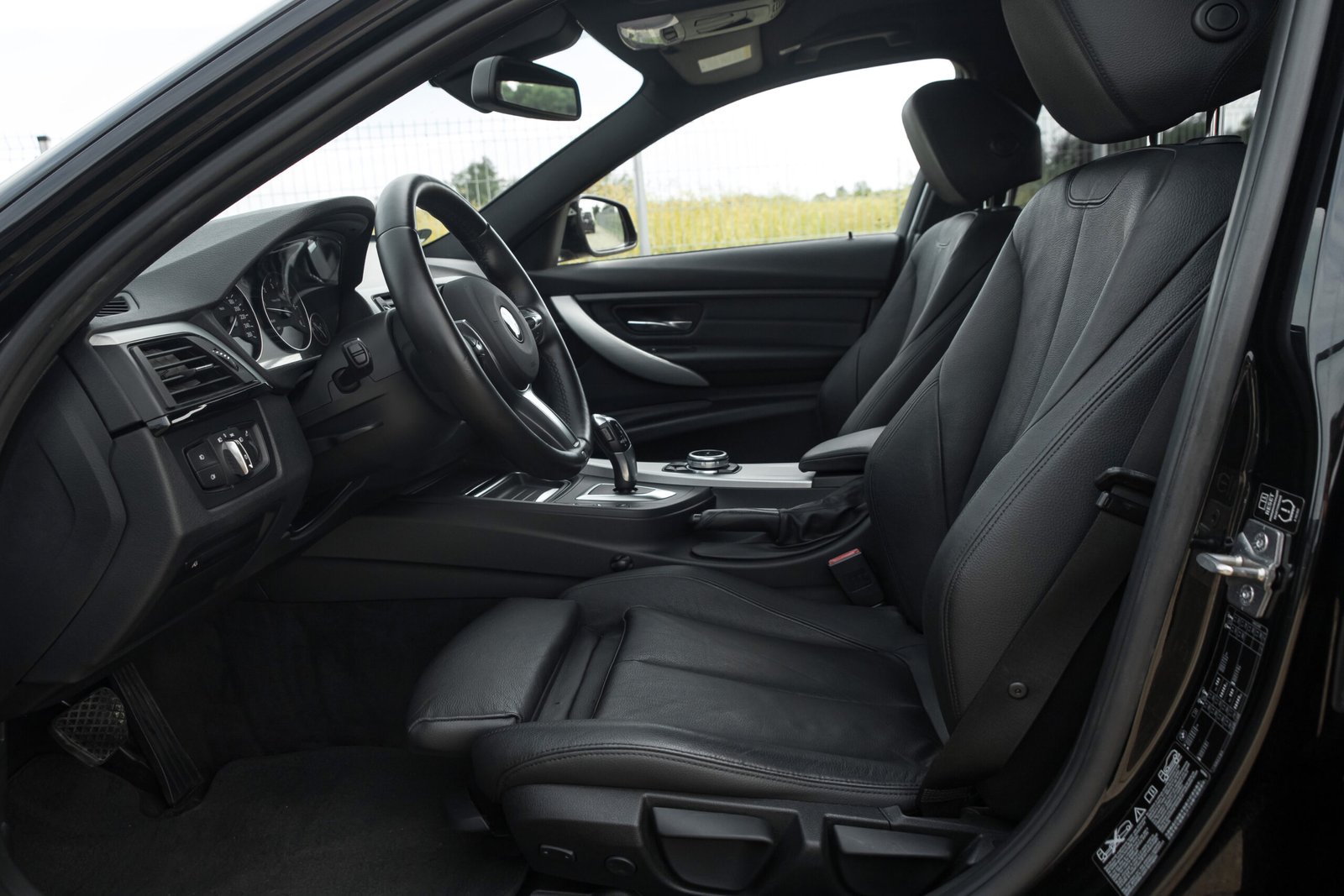 BMW F30 330D 190KW  M-SPORTPAKET full