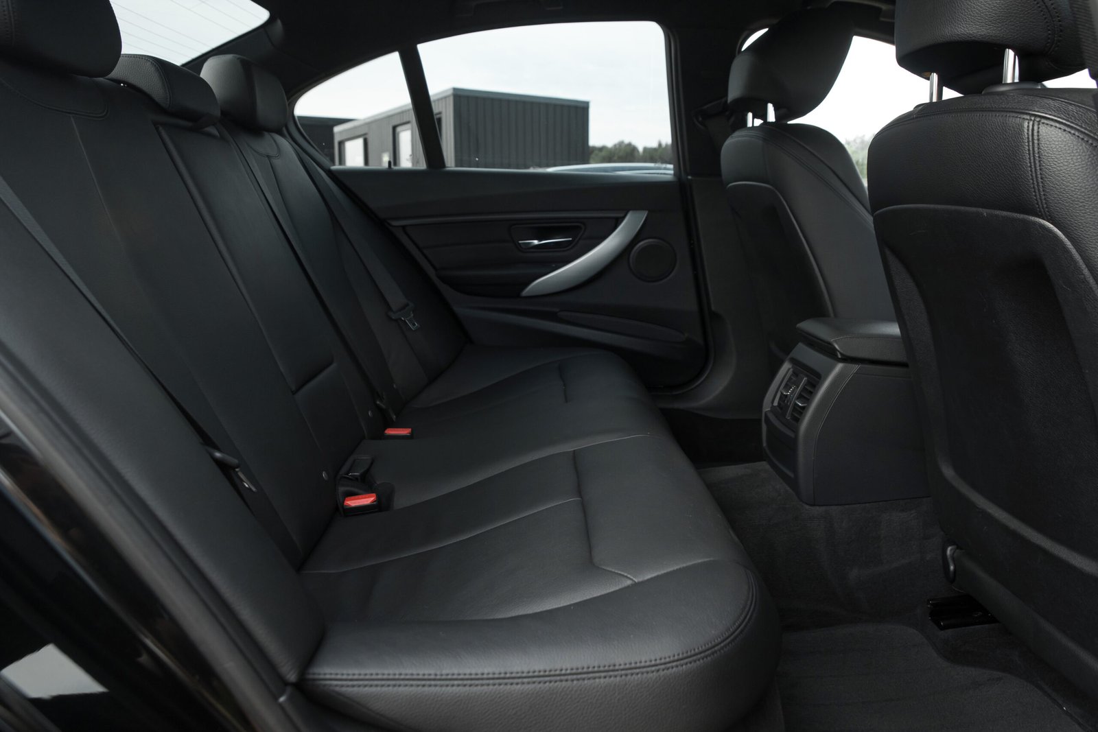 BMW F30 330D 190KW  M-SPORTPAKET full