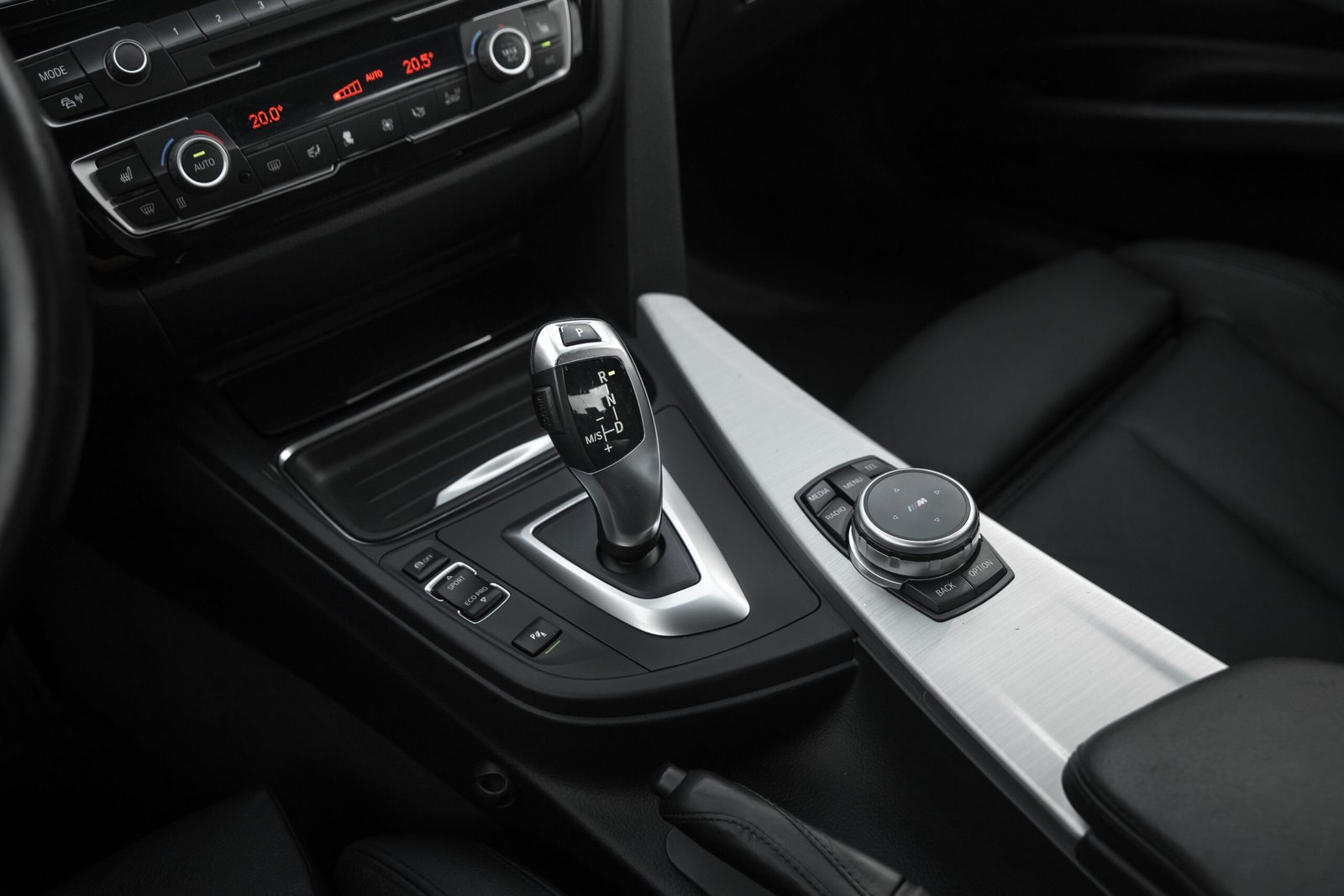 BMW F30 330D 190KW  M-SPORTPAKET full