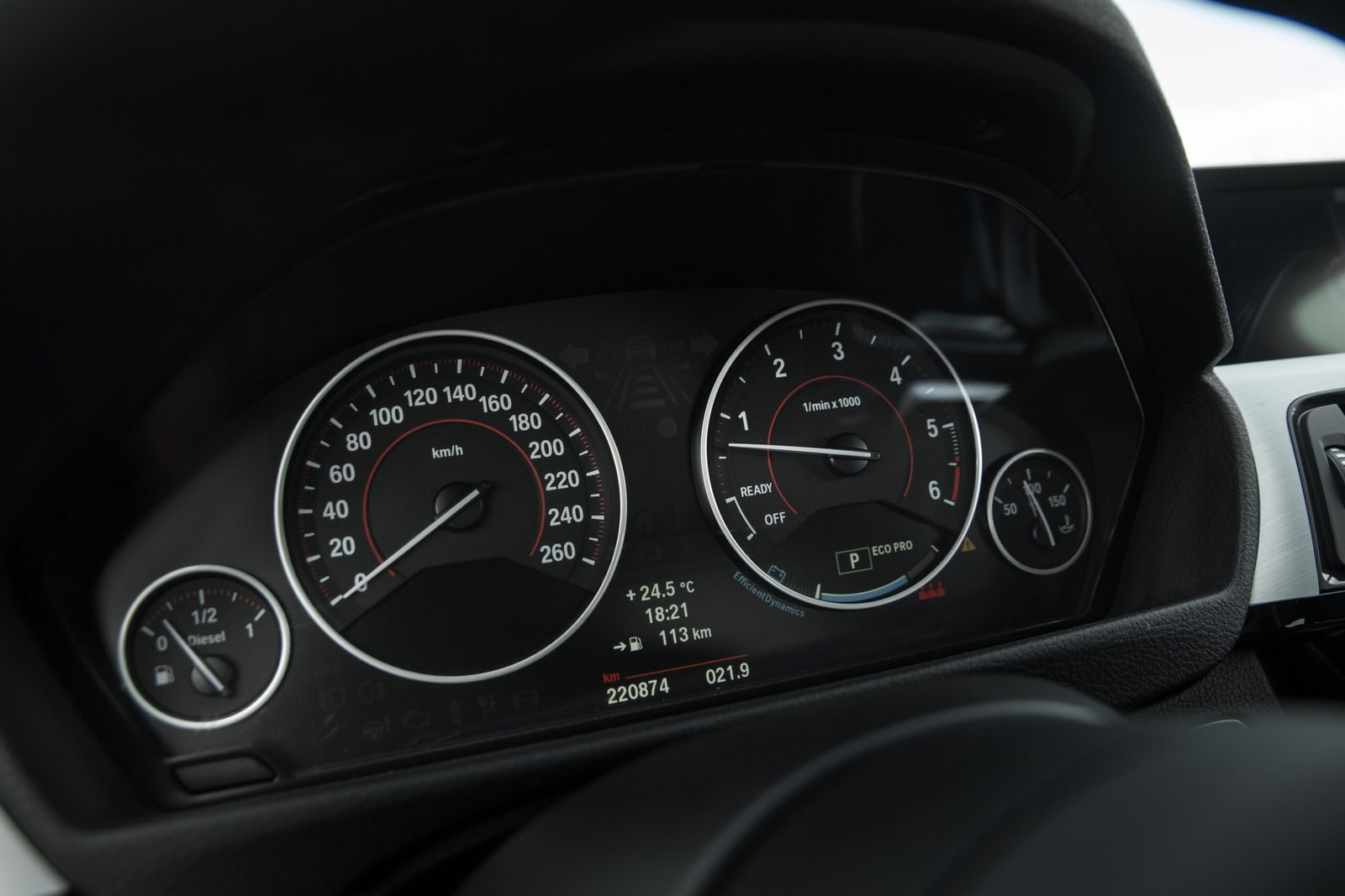 BMW F30 330D 190KW  M-SPORTPAKET full