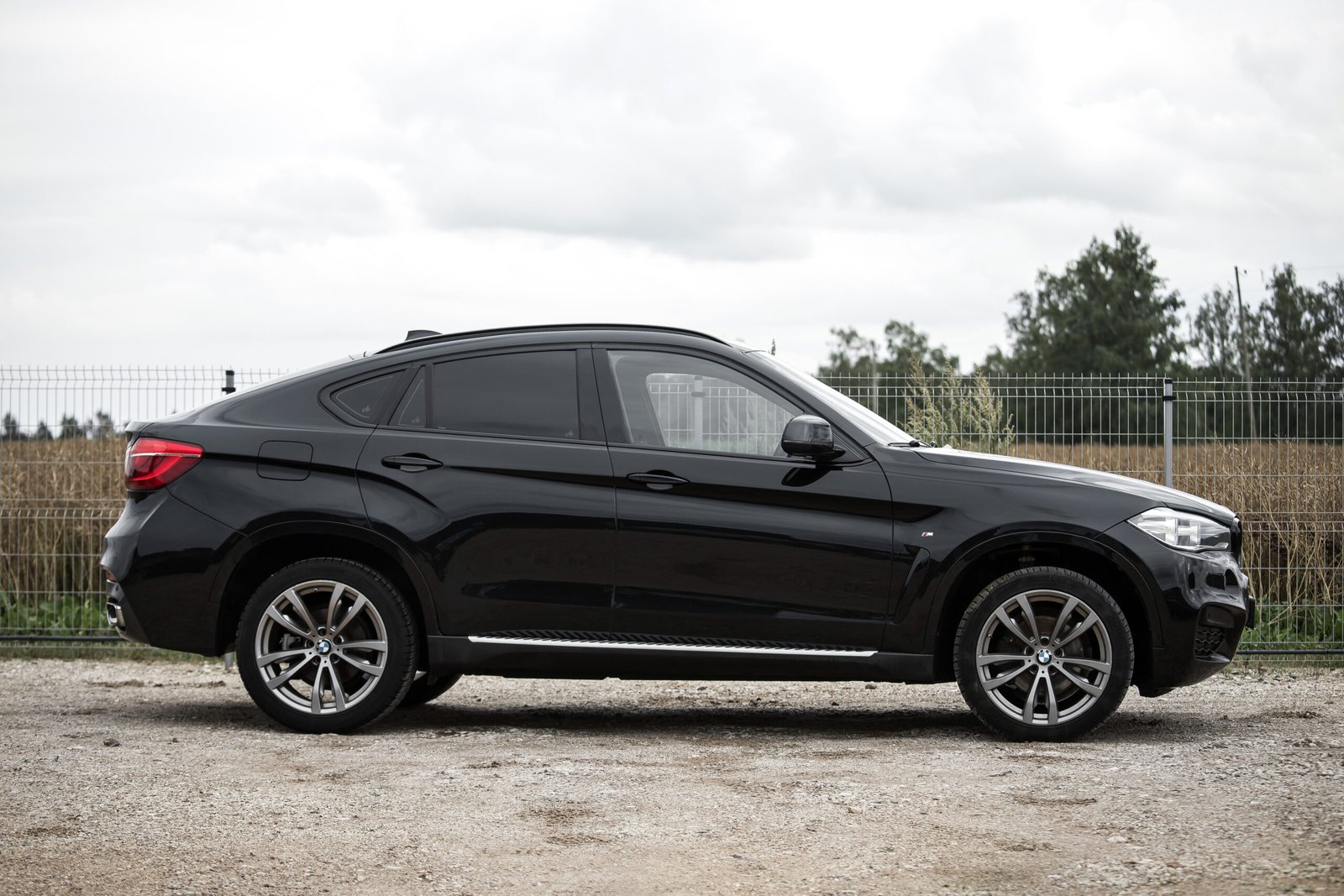 
								BMW X6 F16 3.0D 30D 190KW M-SPORTPAKET full									
