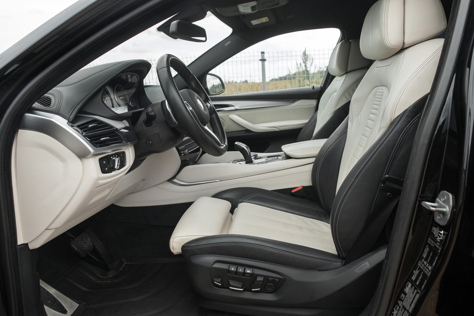 
								BMW X6 F16 3.0D 30D 190KW M-SPORTPAKET full									
