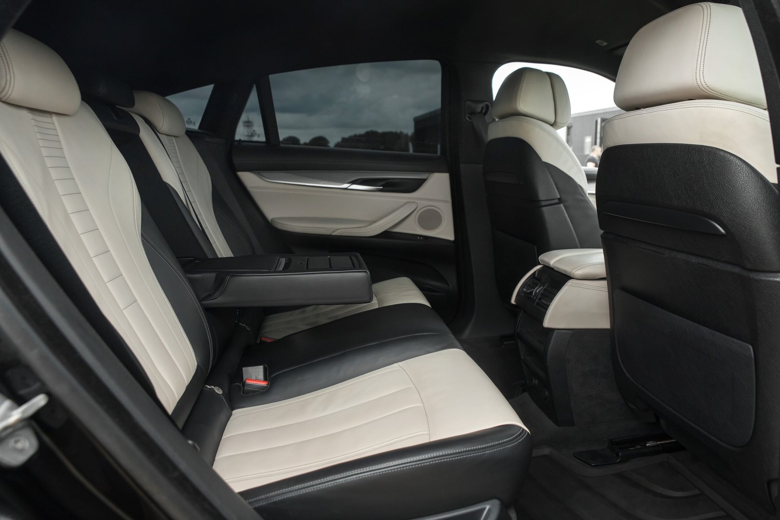 
								BMW X6 F16 3.0D 30D 190KW M-SPORTPAKET full									