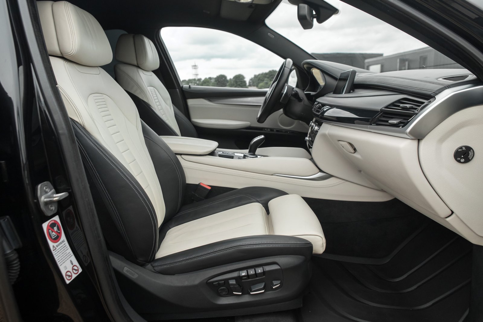 
								BMW X6 F16 3.0D 30D 190KW M-SPORTPAKET full									