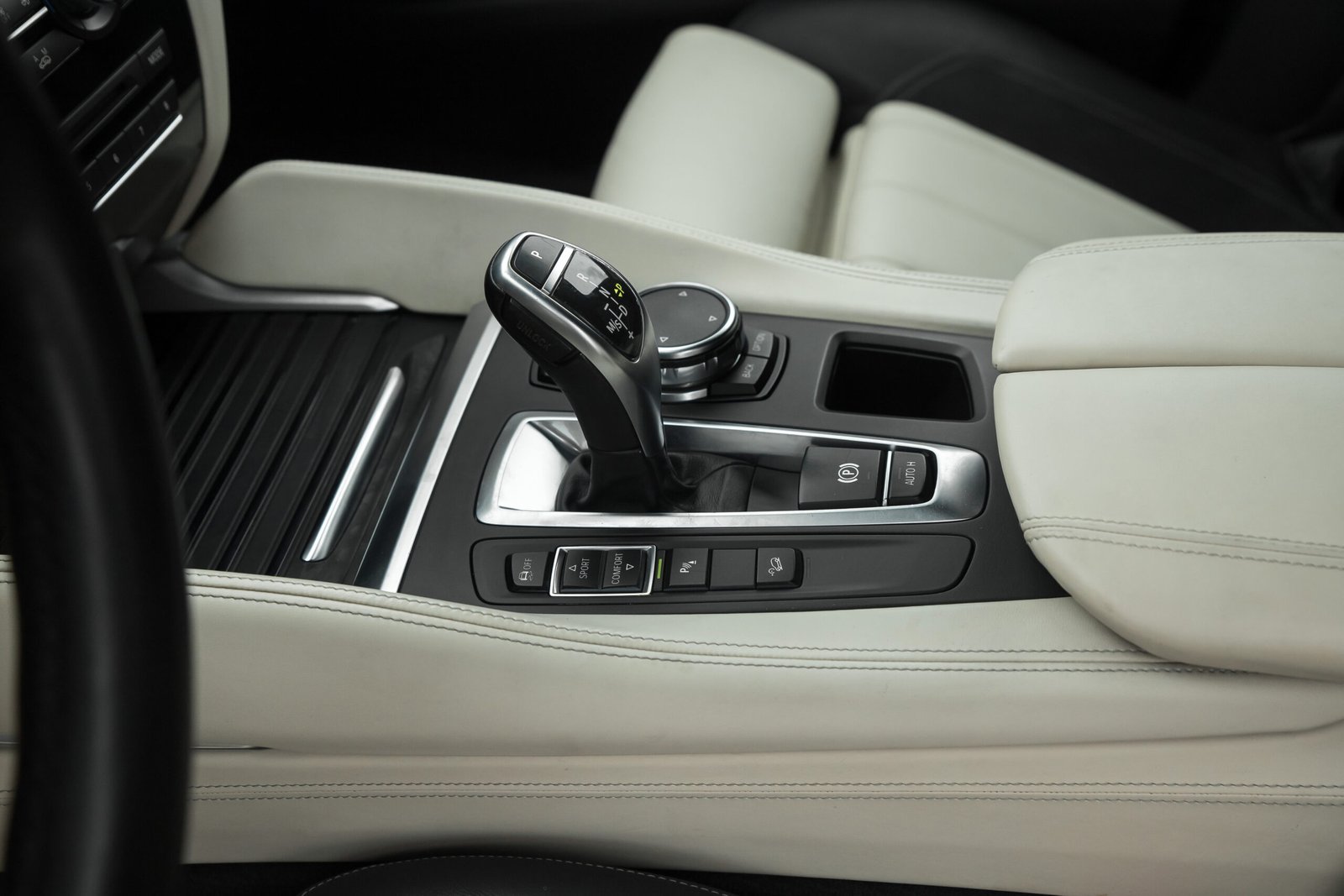 
								BMW X6 F16 3.0D 30D 190KW M-SPORTPAKET full									