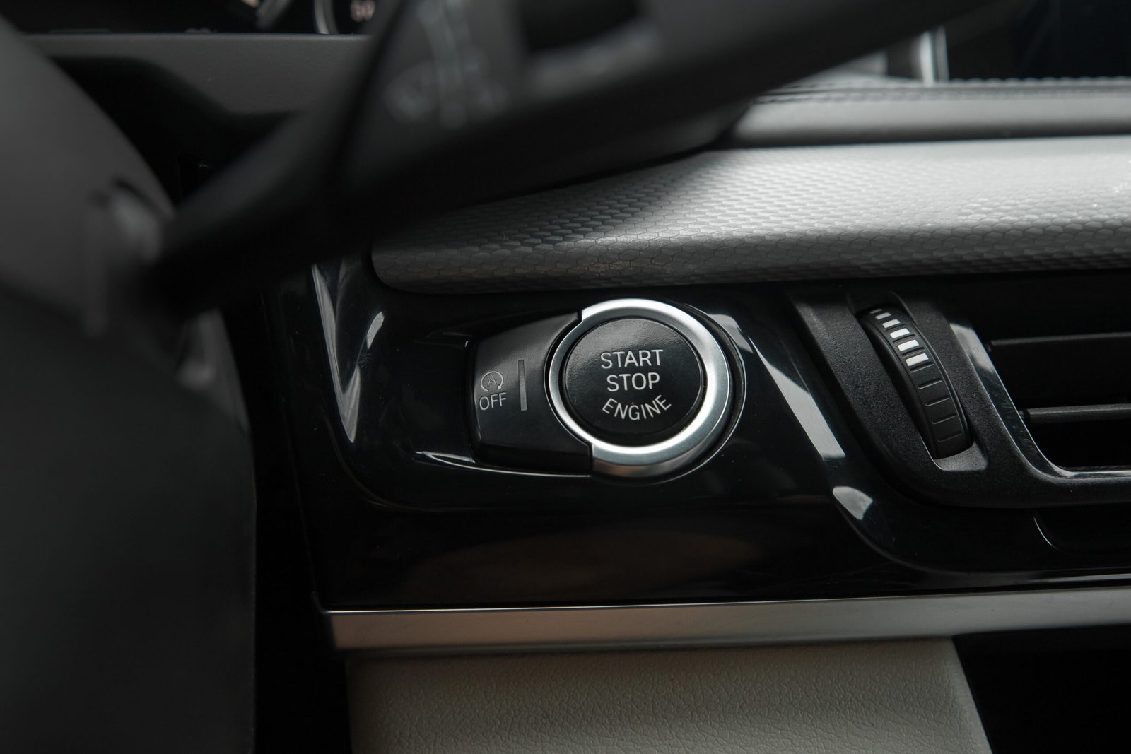 
								BMW X6 F16 3.0D 30D 190KW M-SPORTPAKET full									