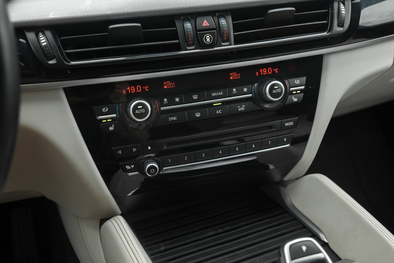 
								BMW X6 F16 3.0D 30D 190KW M-SPORTPAKET full									