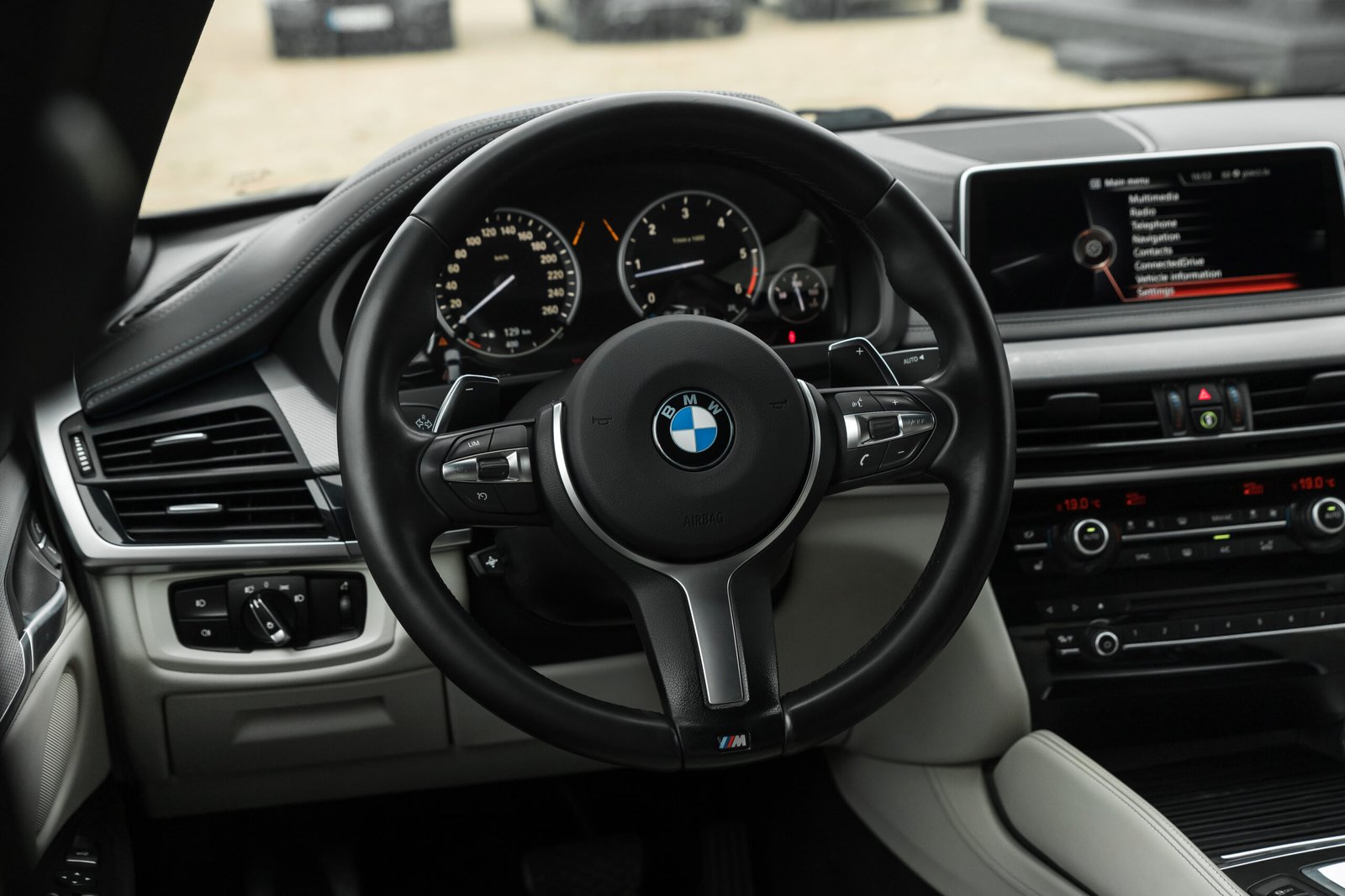 
								BMW X6 F16 3.0D 30D 190KW M-SPORTPAKET full									