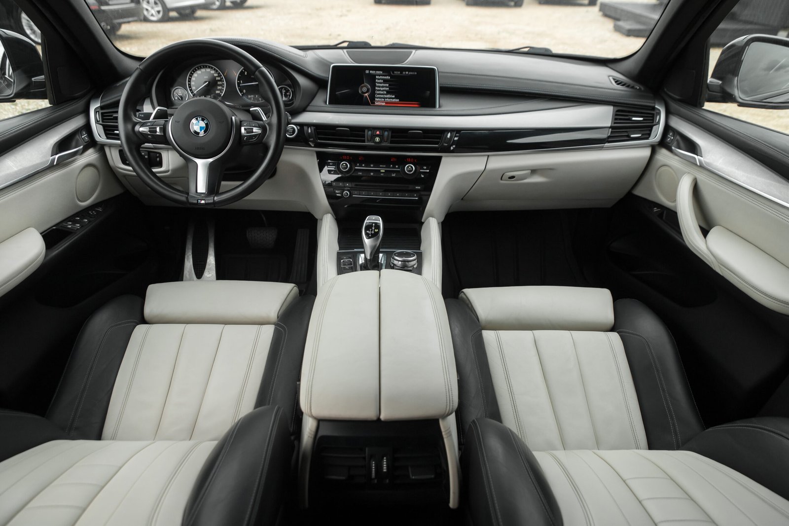 
								BMW X6 F16 3.0D 30D 190KW M-SPORTPAKET full									