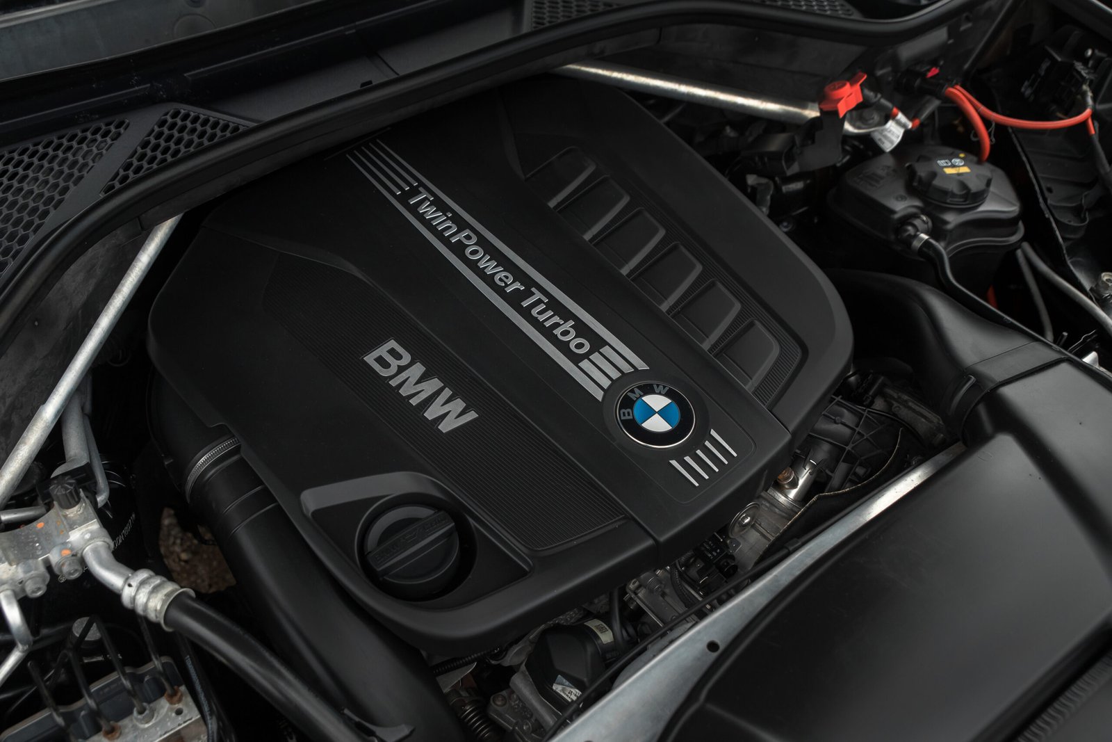
								BMW X6 F16 3.0D 30D 190KW M-SPORTPAKET full									