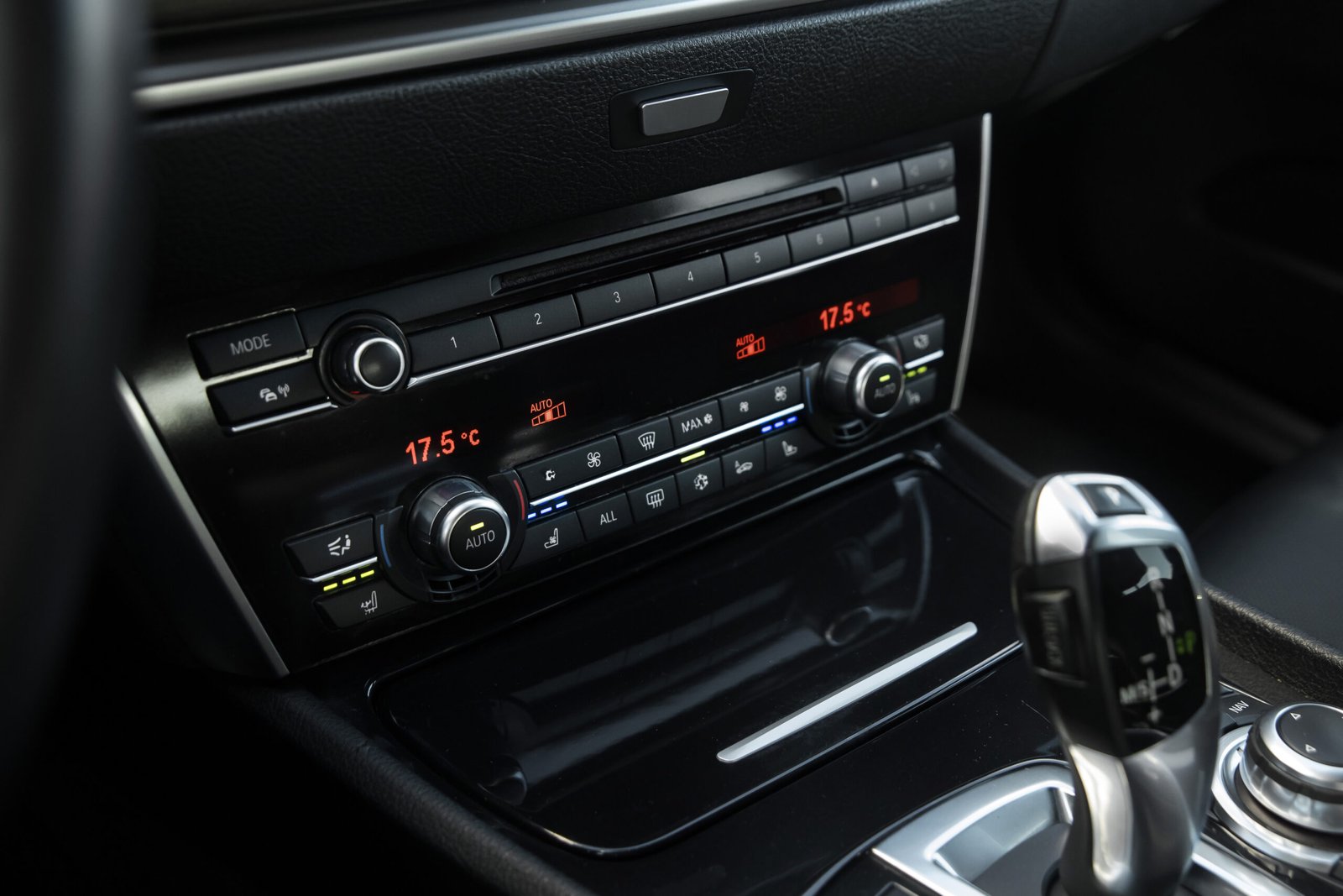 
								BMW GT 530D 180KW BLACK EDITION full									