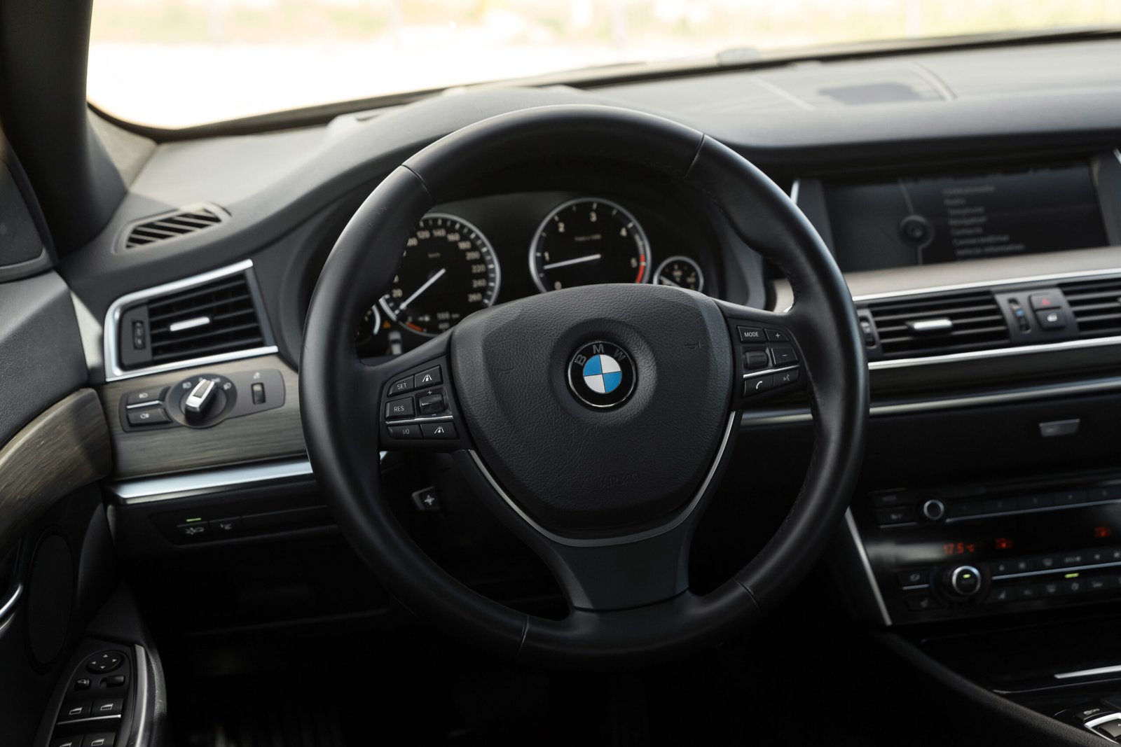 
								BMW GT 530D 180KW BLACK EDITION full									