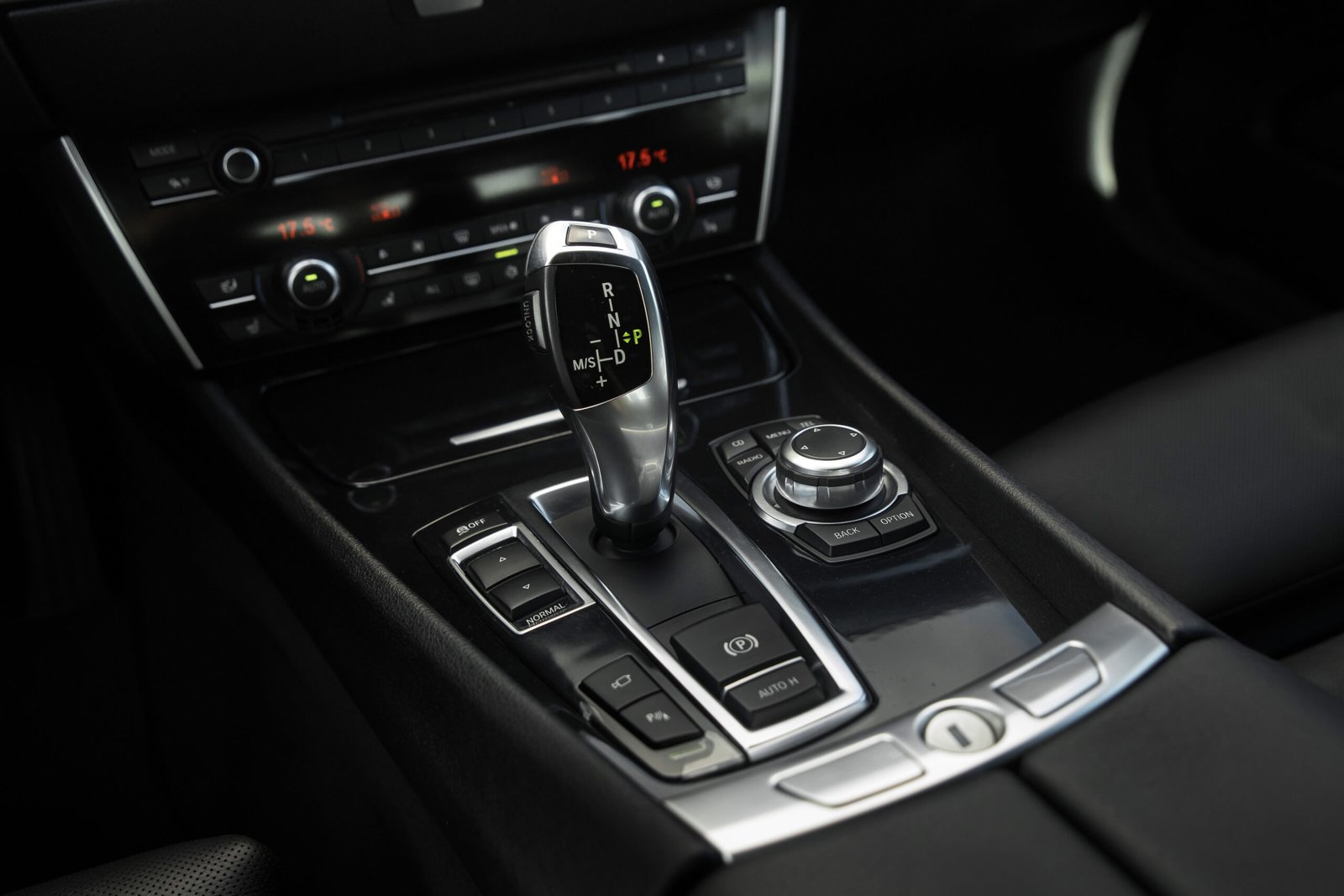 
								BMW GT 530D 180KW BLACK EDITION full									