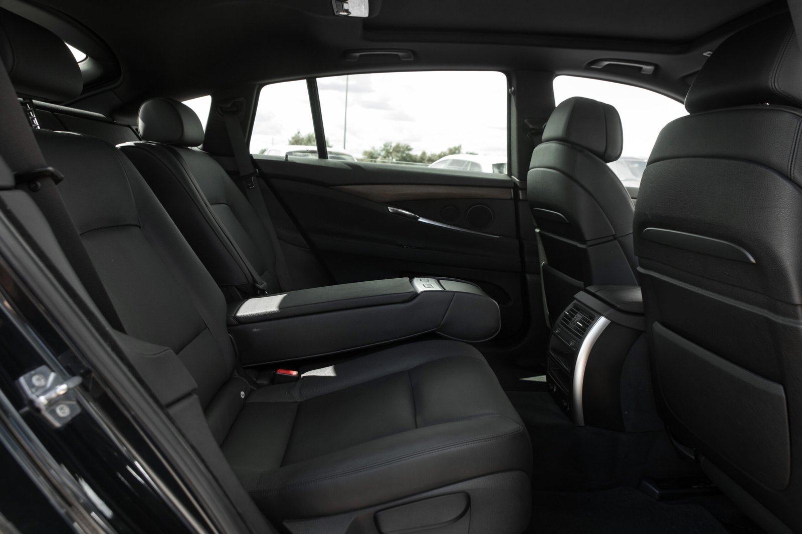 
								BMW GT 530D 180KW BLACK EDITION full									