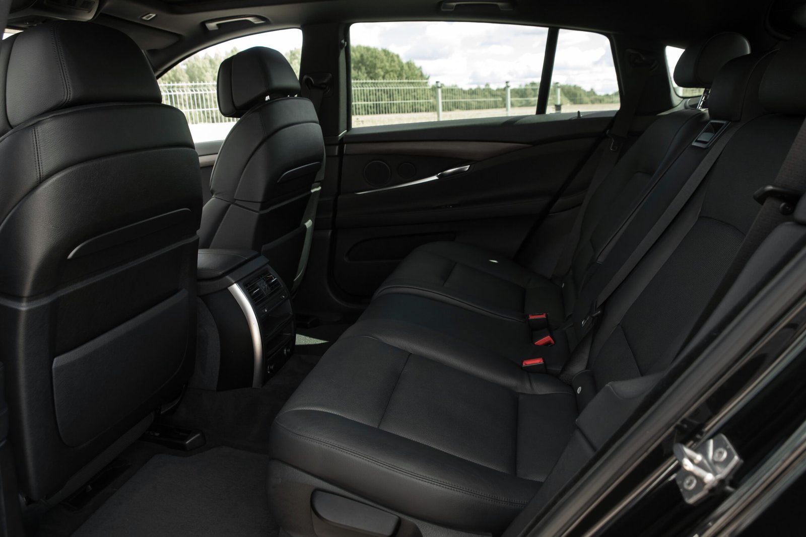 
								BMW GT 530D 180KW BLACK EDITION full									