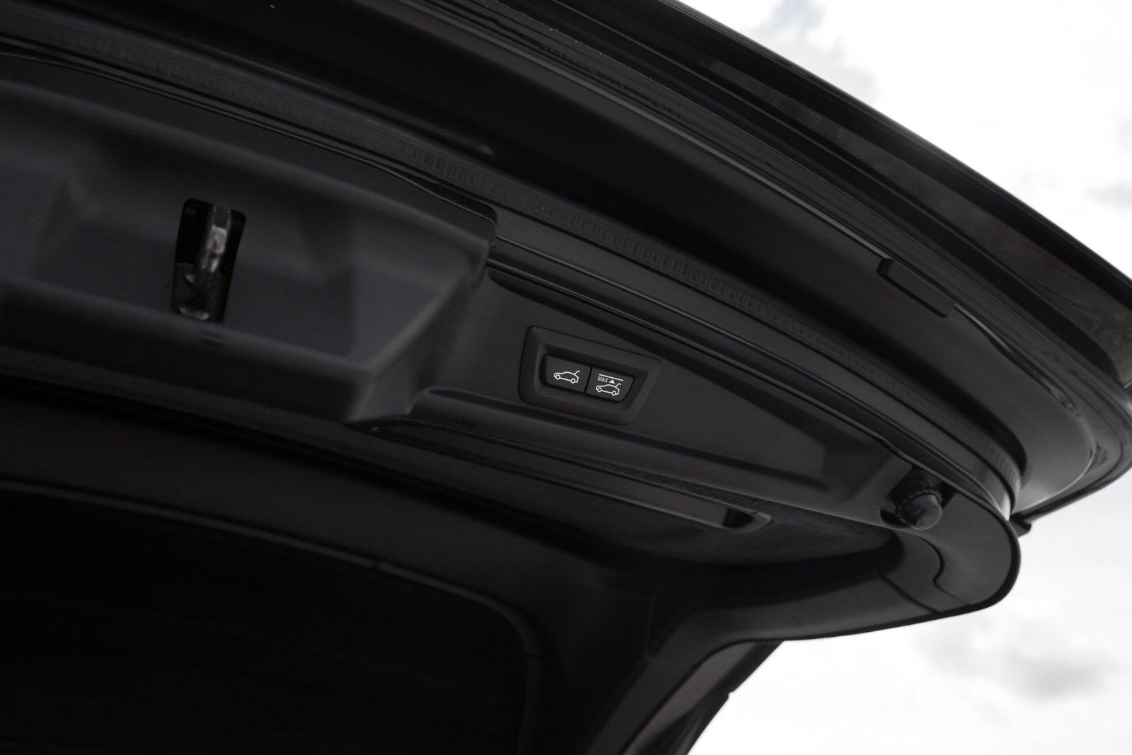 
								BMW GT 530D 180KW BLACK EDITION full									