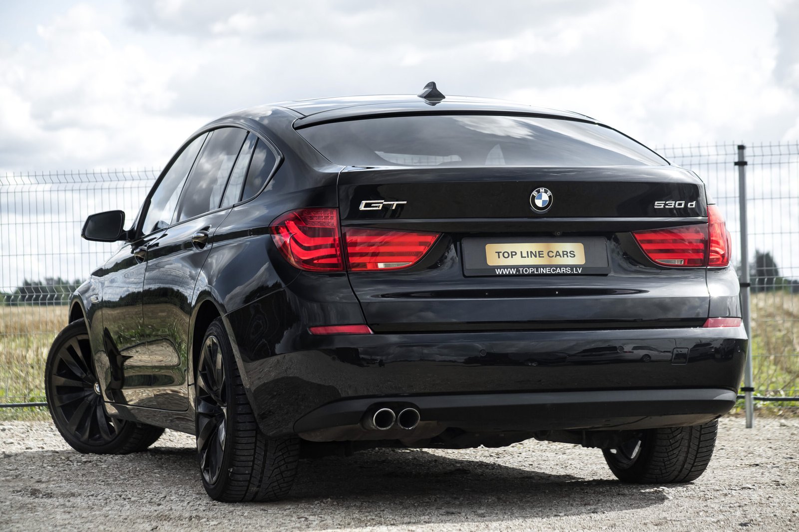 
								BMW GT 530D 180KW BLACK EDITION full									