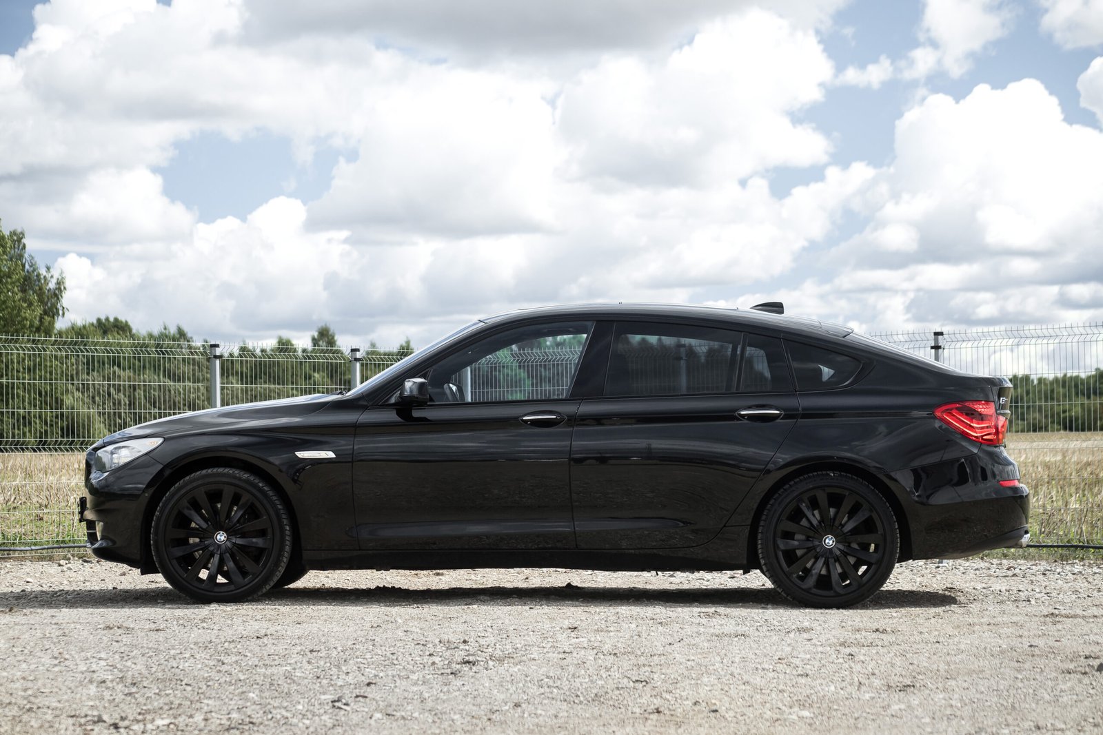 
								BMW GT 530D 180KW BLACK EDITION full									