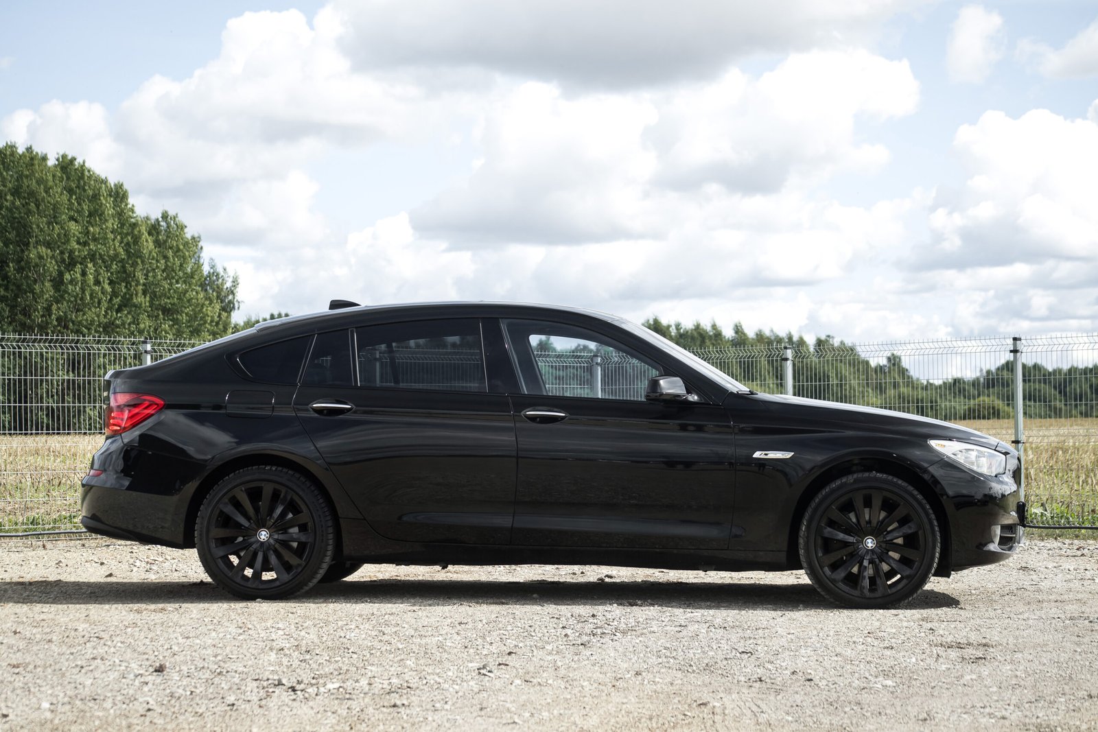 
								BMW GT 530D 180KW BLACK EDITION full									