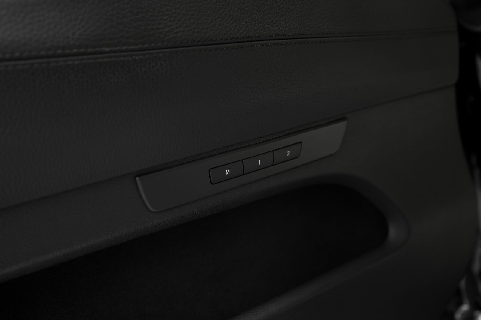 
								BMW GT 530D 180KW BLACK EDITION full									