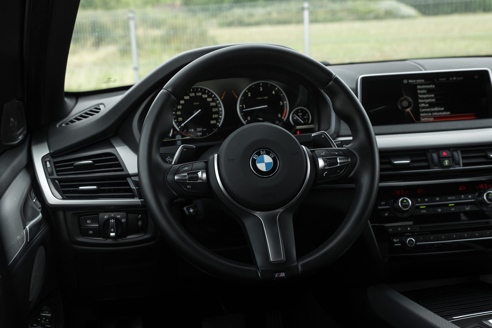 
								BMW X5 F15 3.0D 230KW M-SPORTPAKET full									