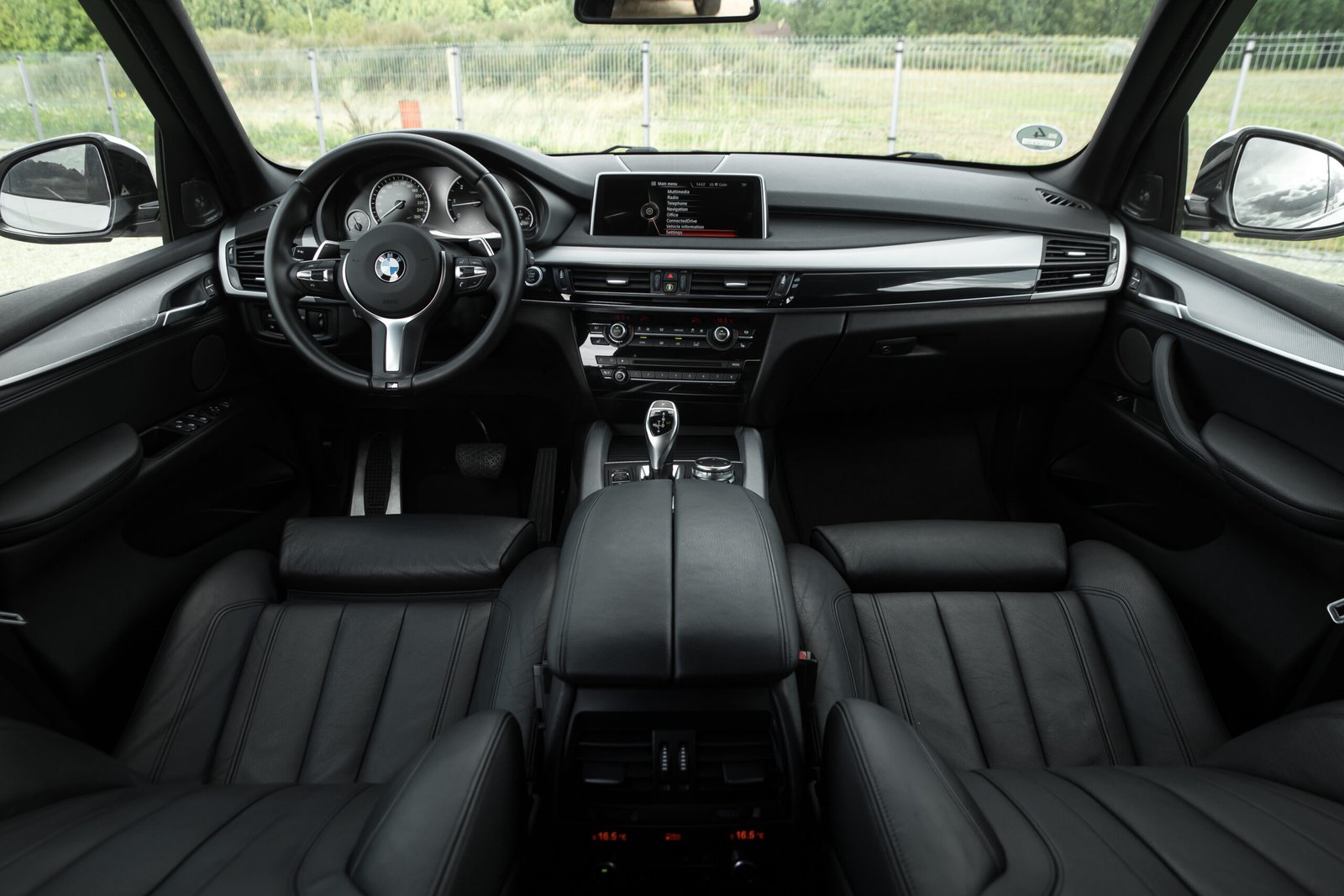 
								BMW X5 F15 3.0D 230KW M-SPORTPAKET full									