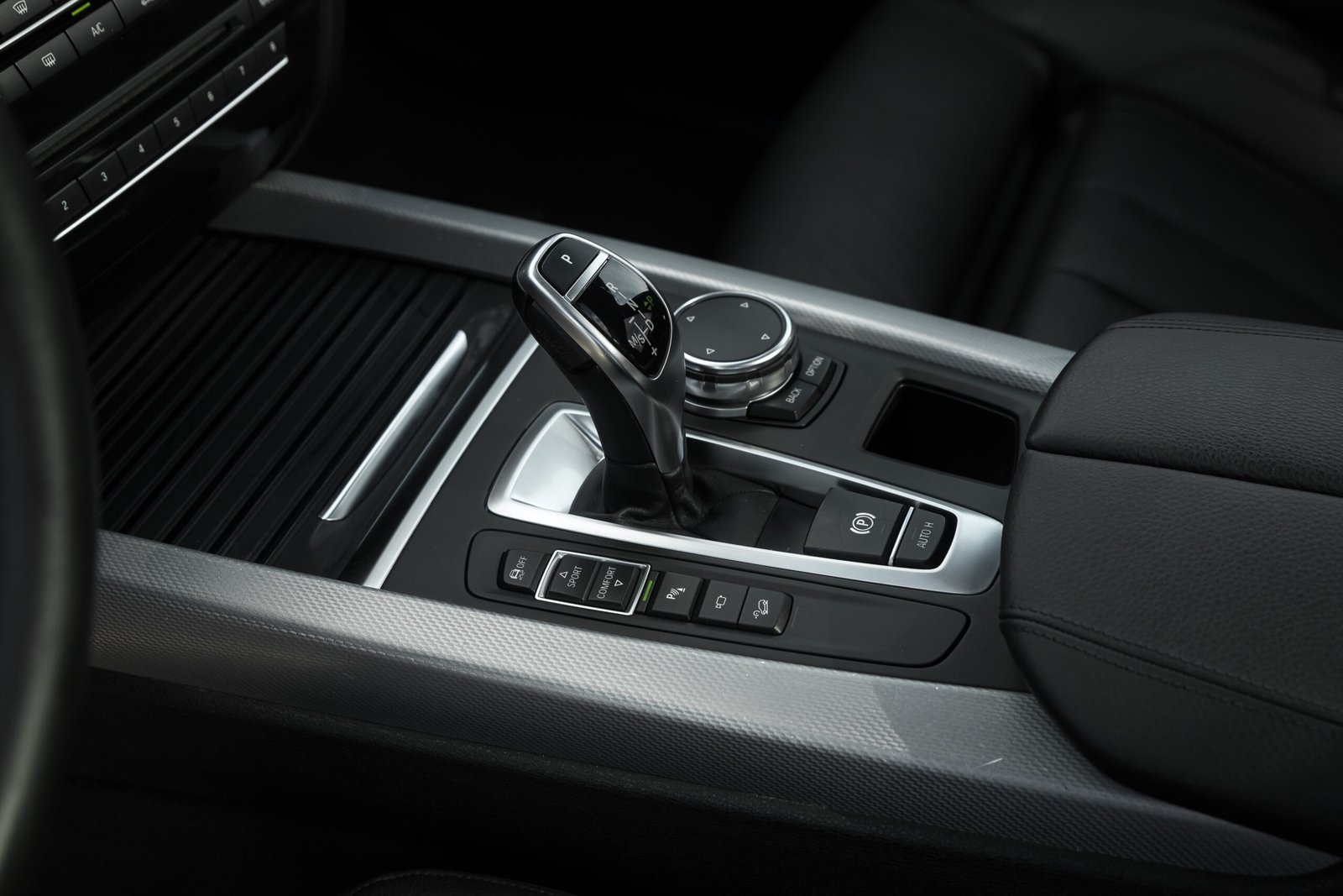 
								BMW X5 F15 3.0D 230KW M-SPORTPAKET full									