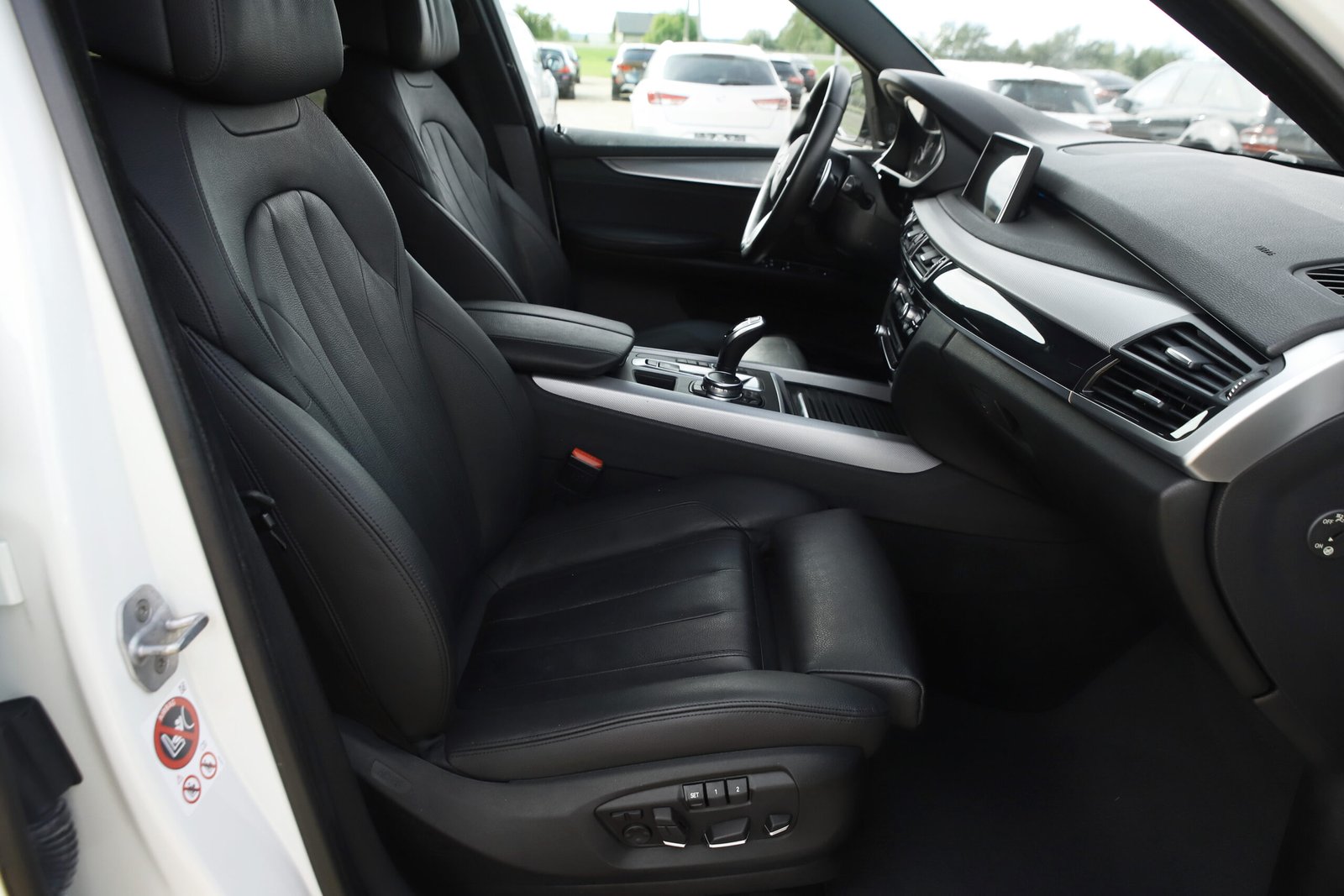 
								BMW X5 F15 3.0D 230KW M-SPORTPAKET full									