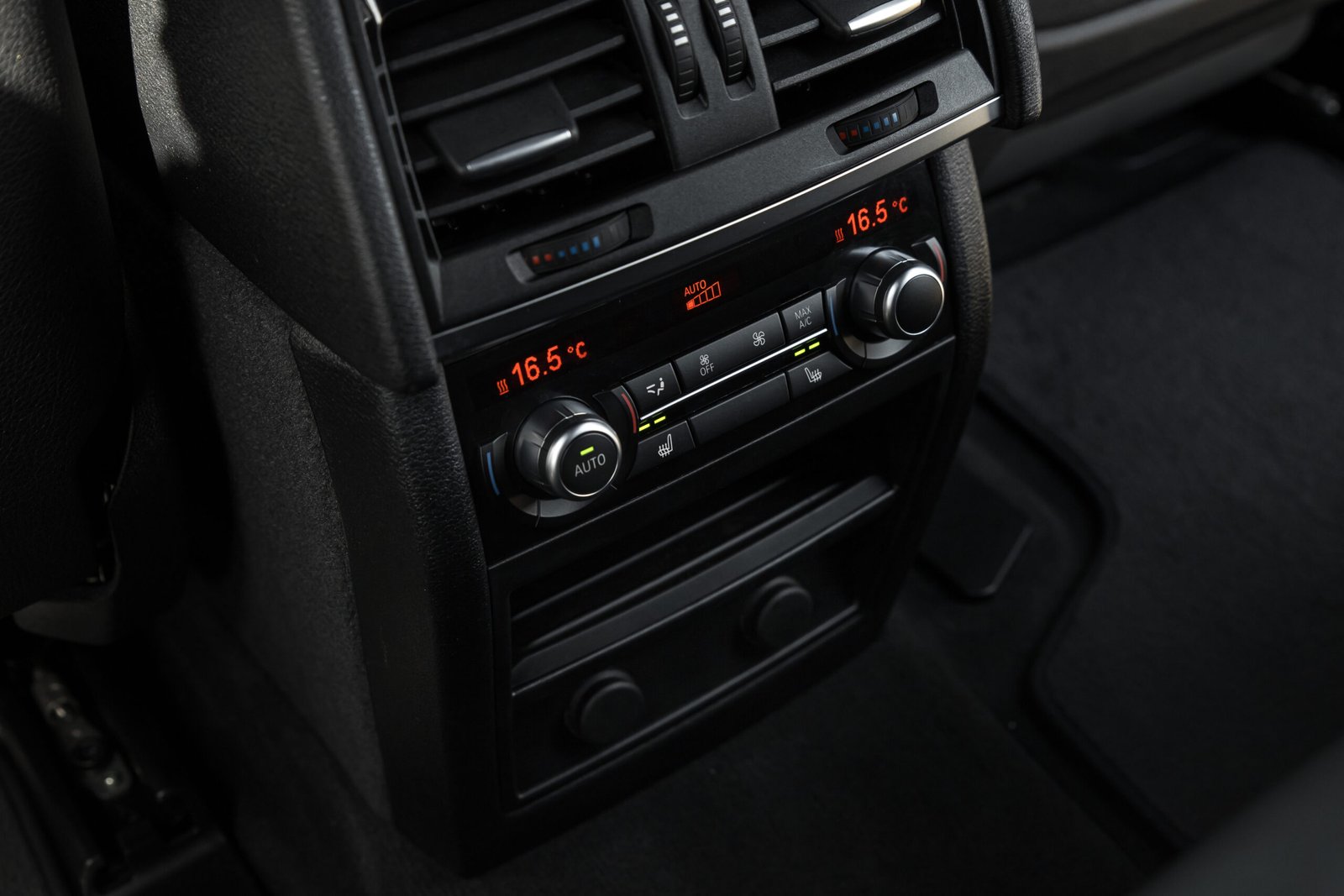 
								BMW X5 F15 3.0D 230KW M-SPORTPAKET full									