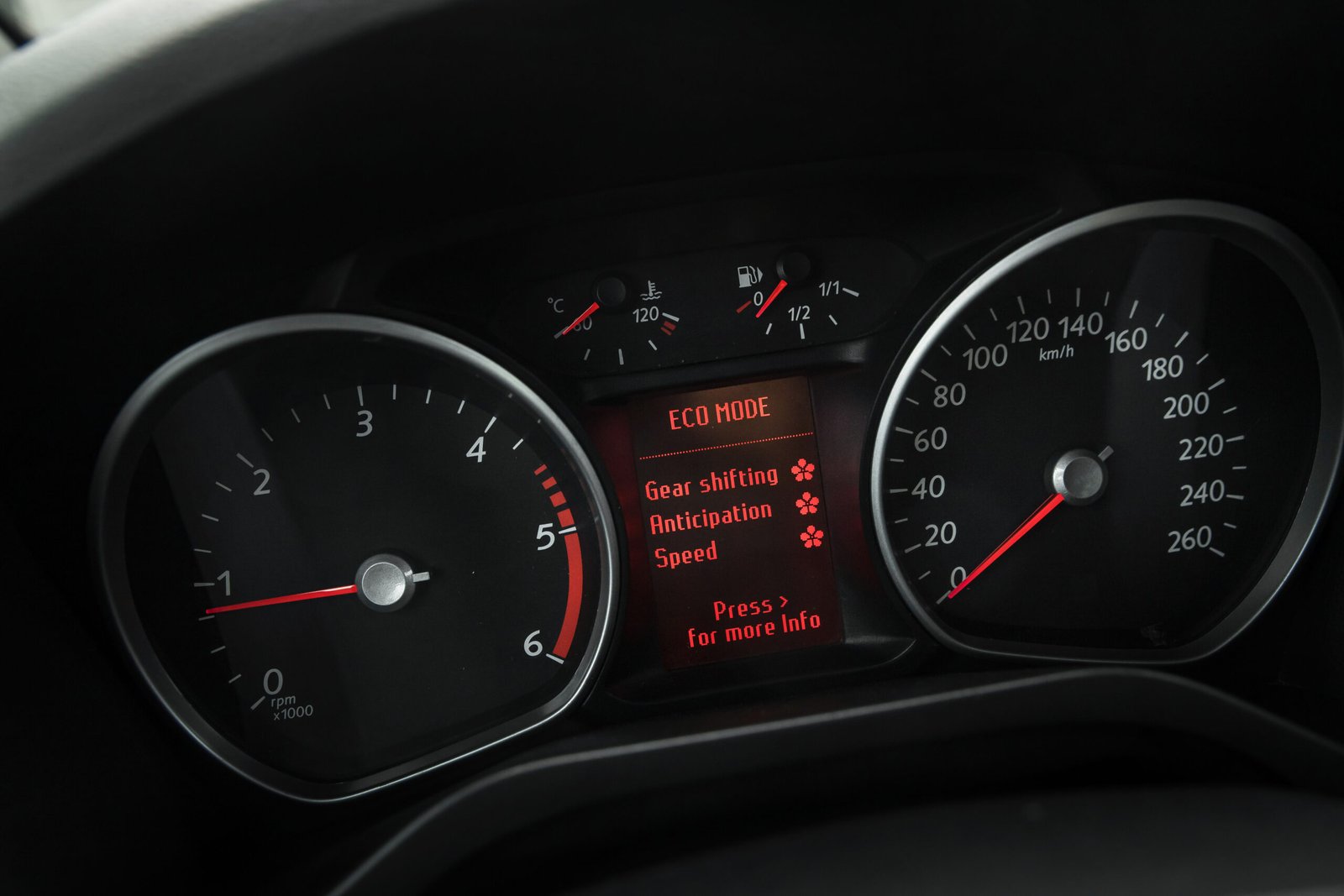 
								FORD GALAXY TITANIUM 2.0D 100KW full									