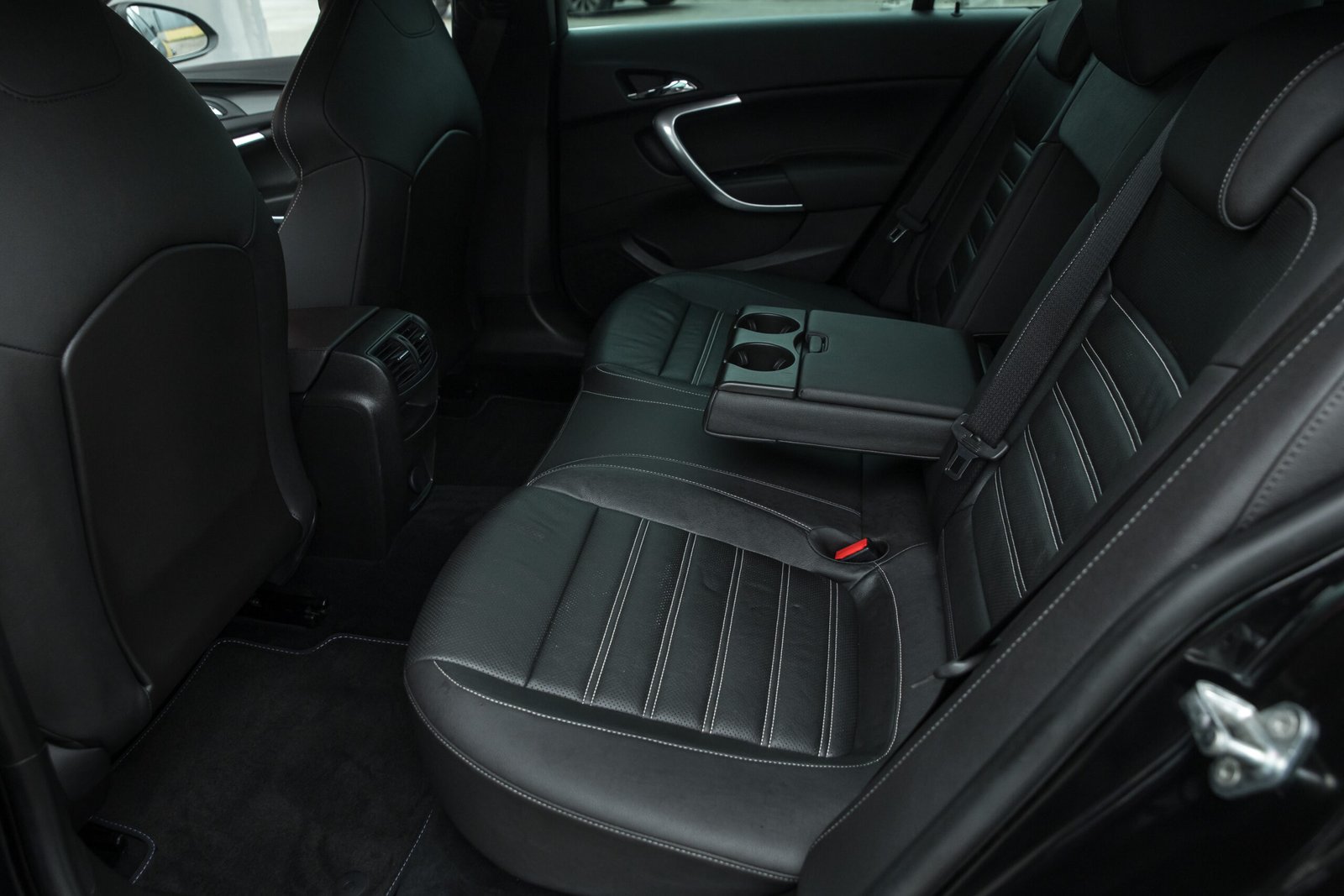 
								OPEL INSIGNIA FACELIFT OPC LINE 2.0D 125KW full									