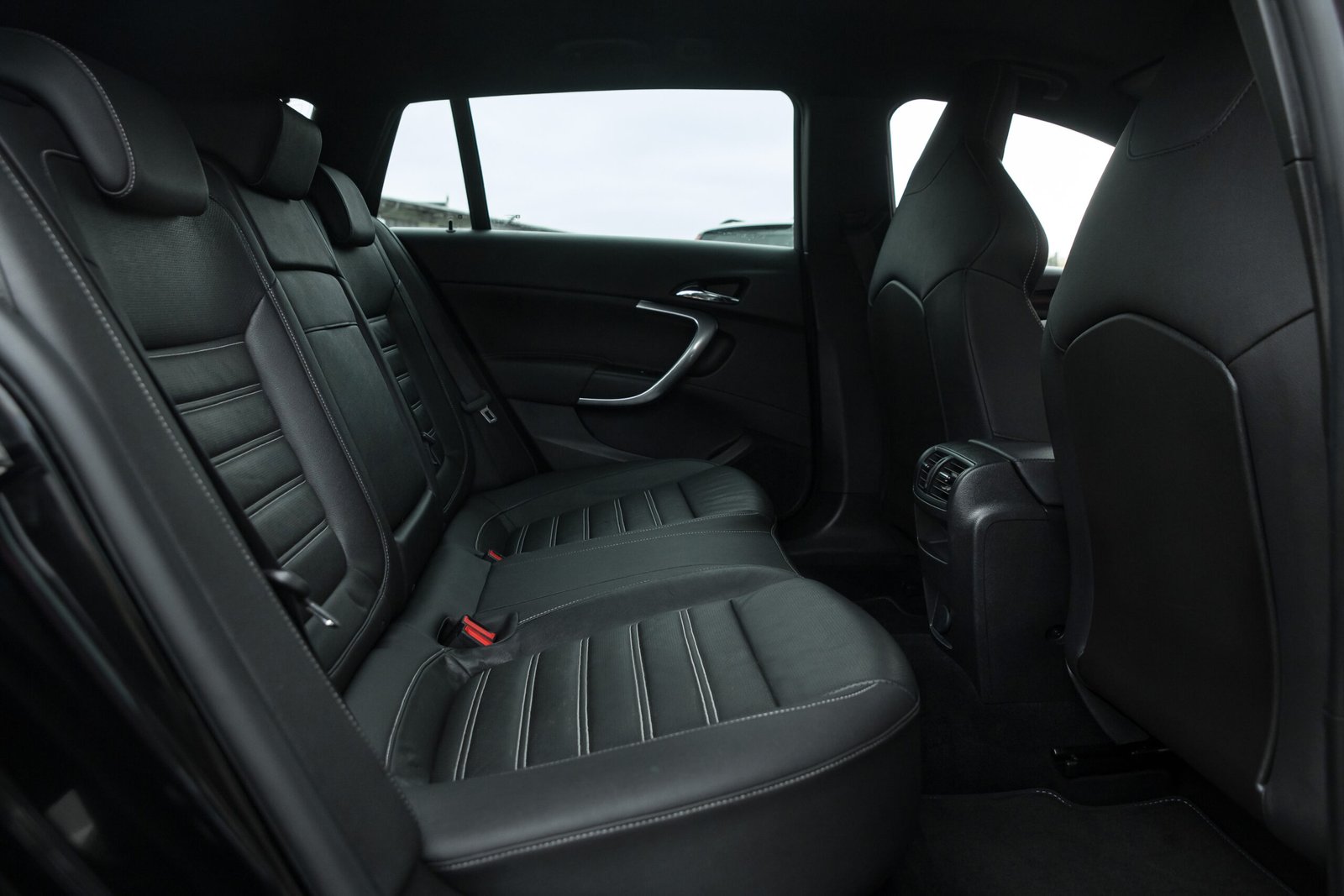 
								OPEL INSIGNIA FACELIFT OPC LINE 2.0D 125KW full									